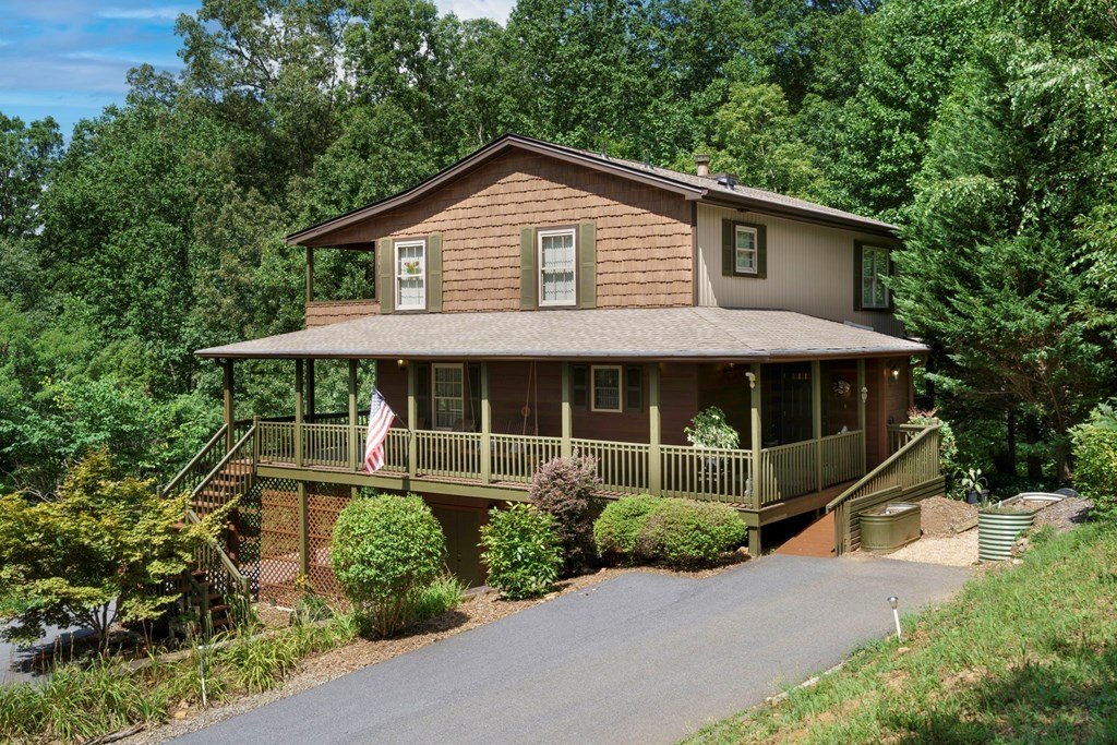 Hiawassee, Georgia, 30546, United States, 2 Bedrooms Bedrooms, ,3 BathroomsBathrooms,Residential,For Sale,1920293