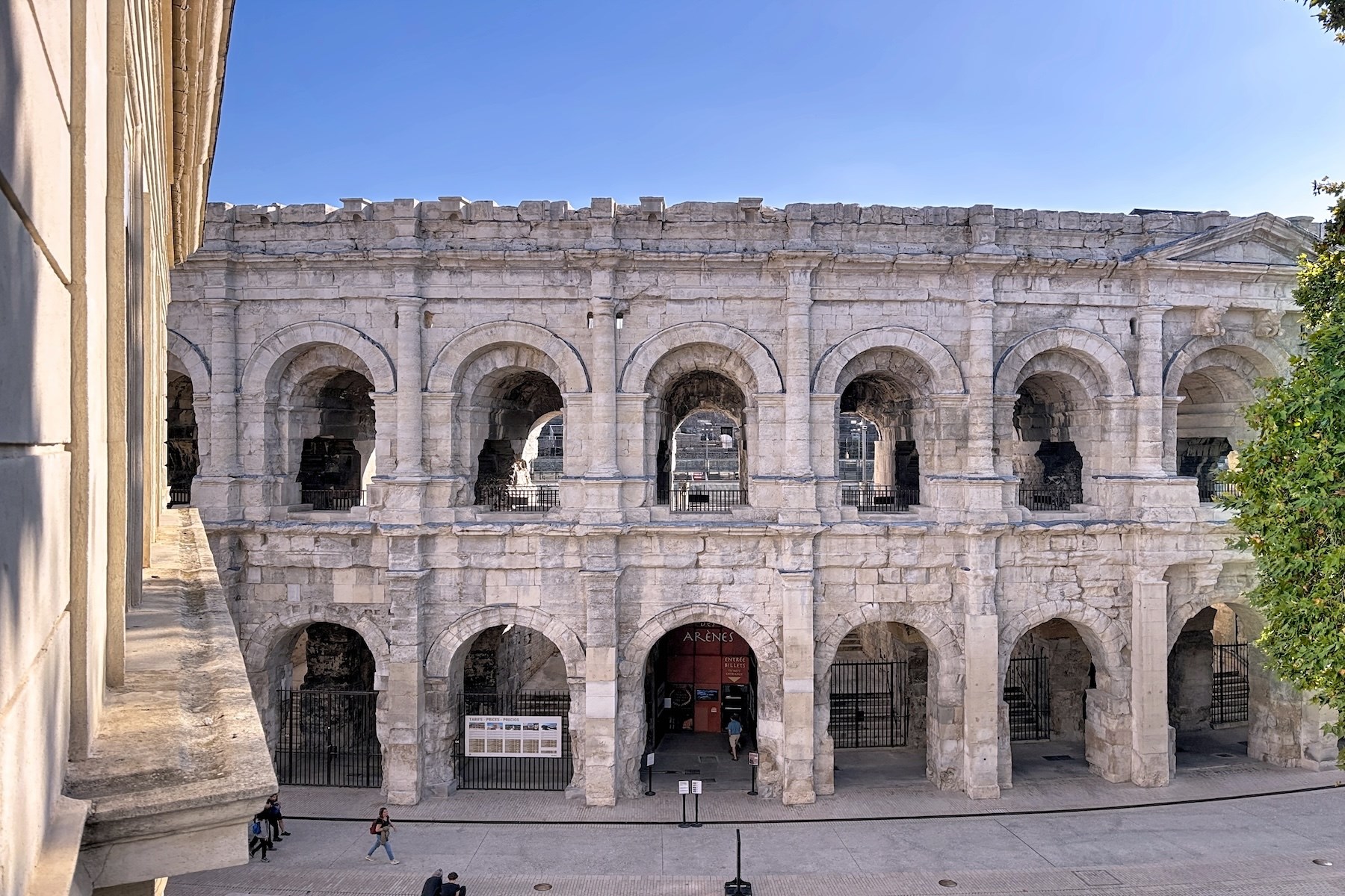  Sophisticated Apartment Facing the Iconic Nîmes Arena – A UNESCO-Listed Heritag… - 物件實景