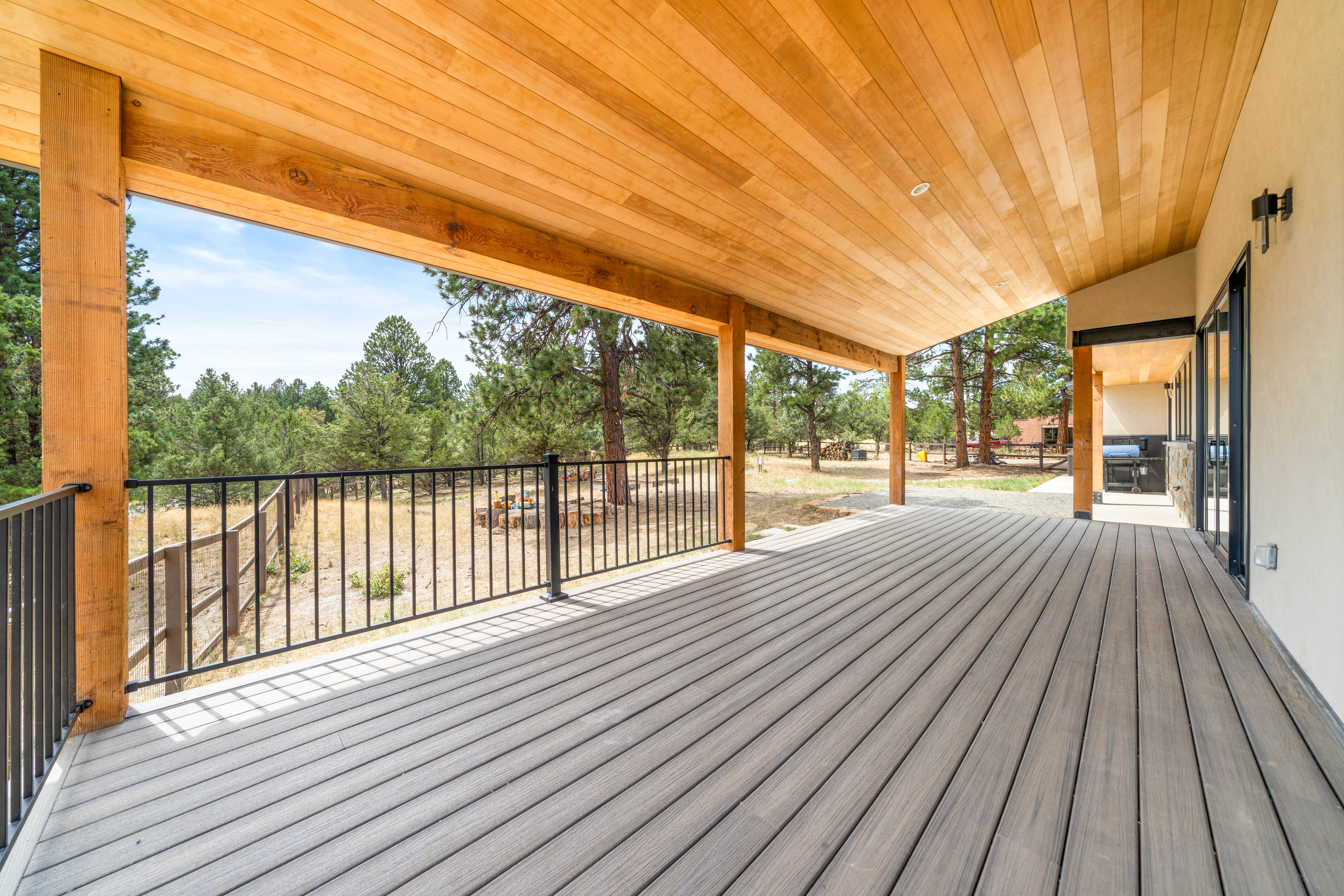  A Private Setting In The Desirable Log Hill Community - 物件實景