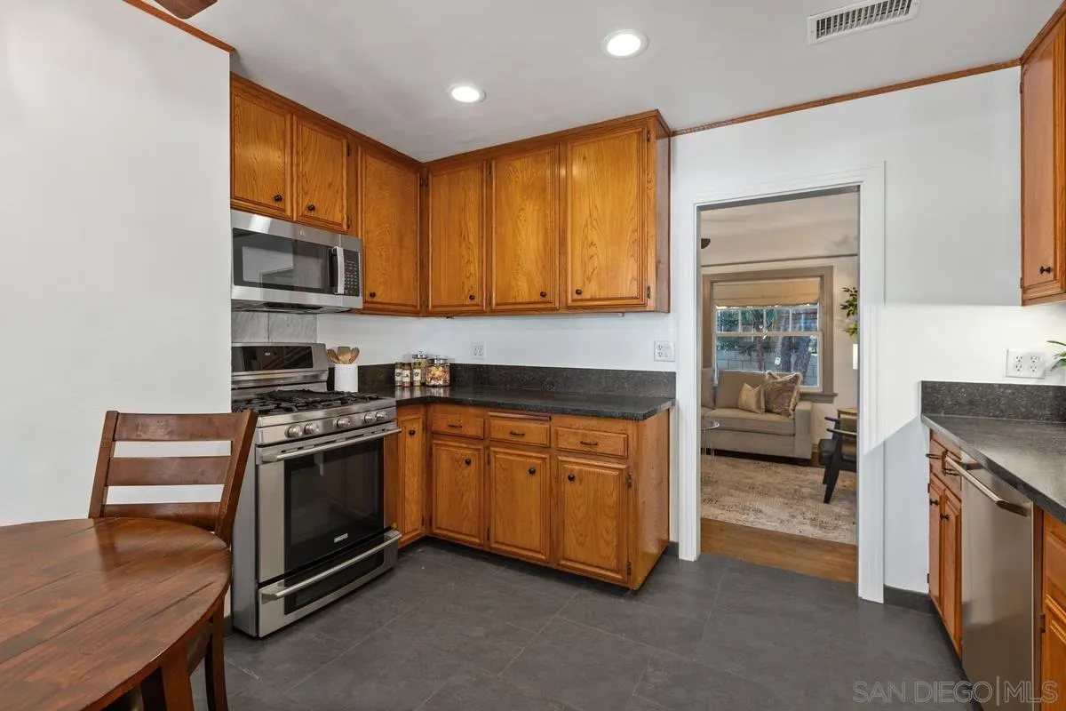 Spring Valley, California, 91977, United States, 3 Bedrooms Bedrooms, ,2 BathroomsBathrooms,Residential,For Sale,2001850