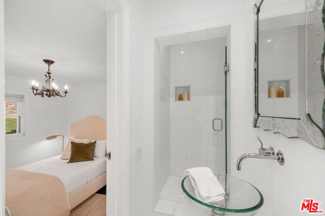 Los Angeles, California, 90069, United States, 4 Bedrooms Bedrooms, ,2 BathroomsBathrooms,Residential,For Sale,1700120