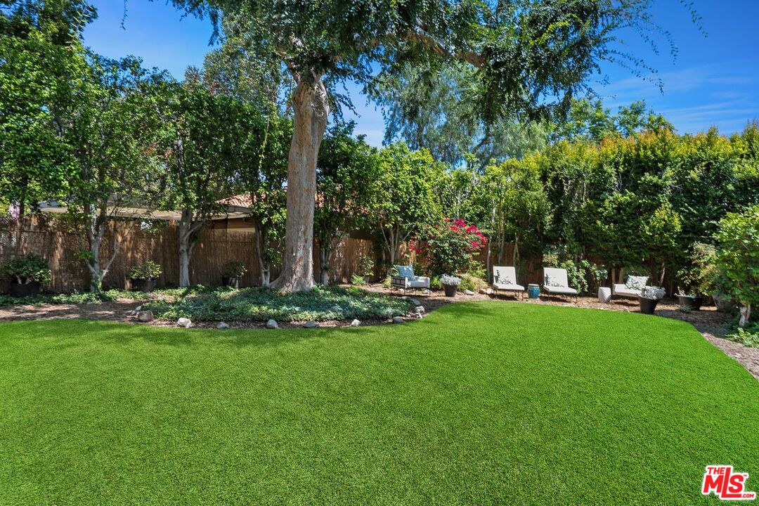 Los Angeles, California, 90004, United States, 5 Bedrooms Bedrooms, ,3 BathroomsBathrooms,Residential,For Sale,1940540