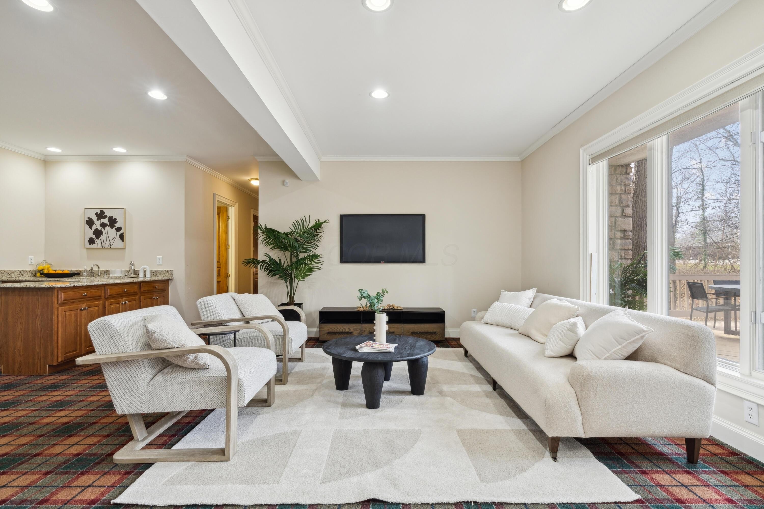 Columbus, Ohio, 43220, United States, 5 Bedrooms Bedrooms, ,5 BathroomsBathrooms,Residential,For Sale,1798291