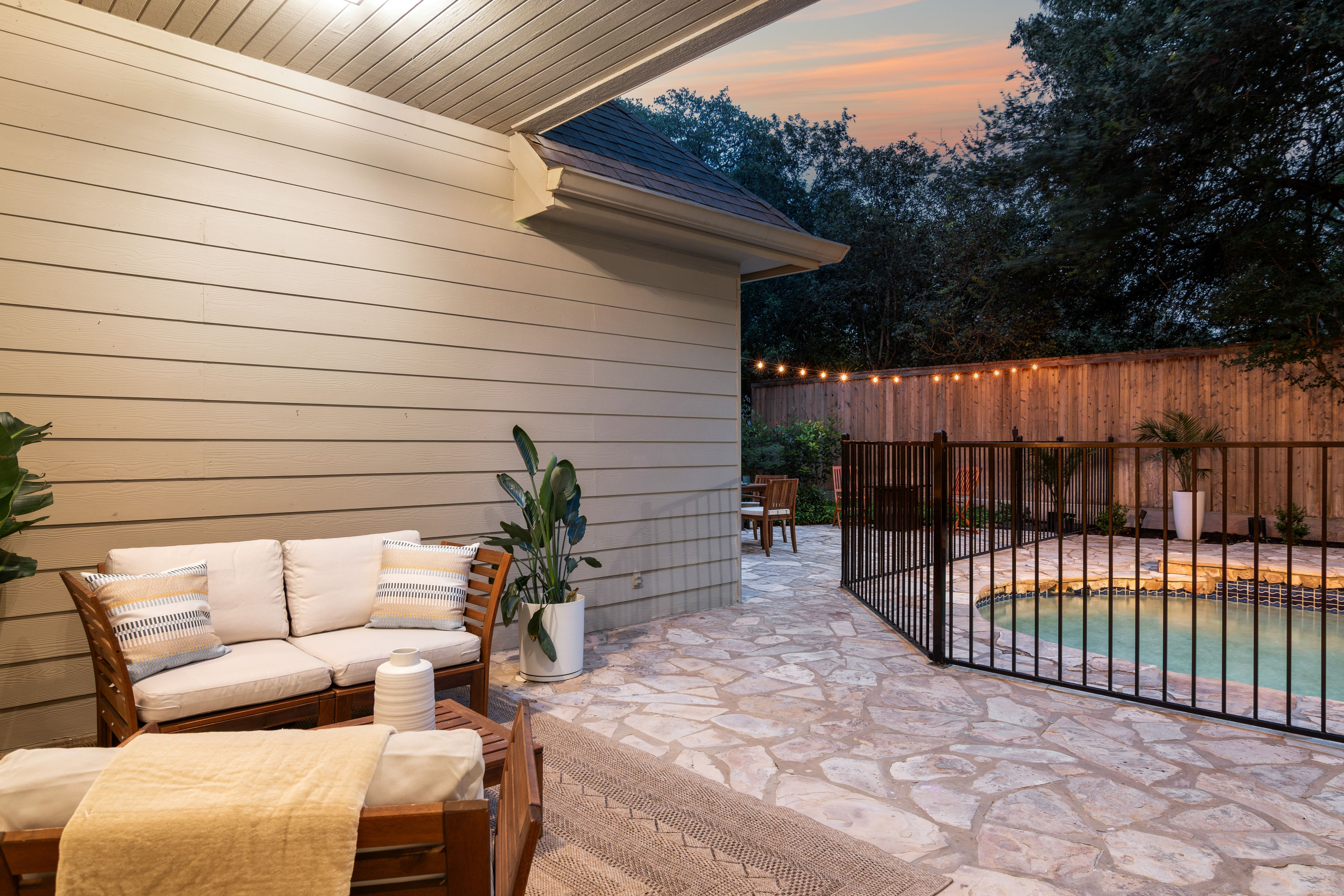  Elegant Deerfield Retreat with Resort-Style Backyard - 物件實景
