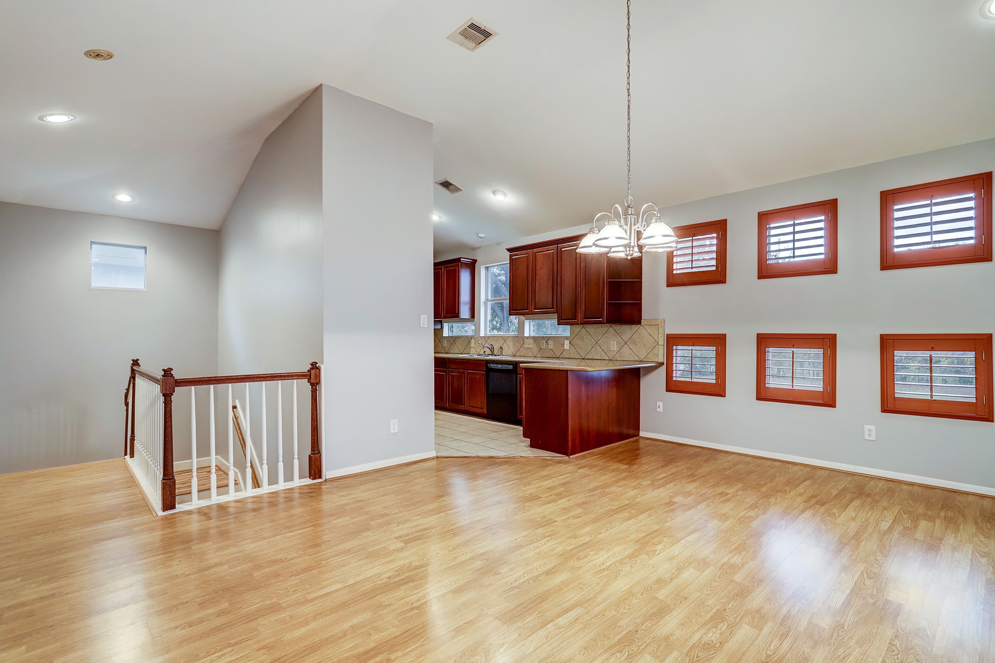  2211 Roy Street B - 物件實景