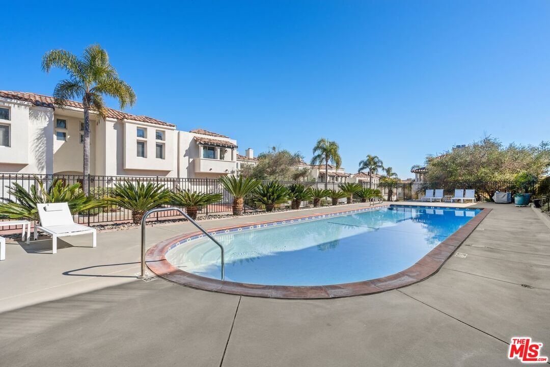 Malibu, California, 90265, United States, 3 Bedrooms Bedrooms, ,3 BathroomsBathrooms,Residential,For Sale,1807651