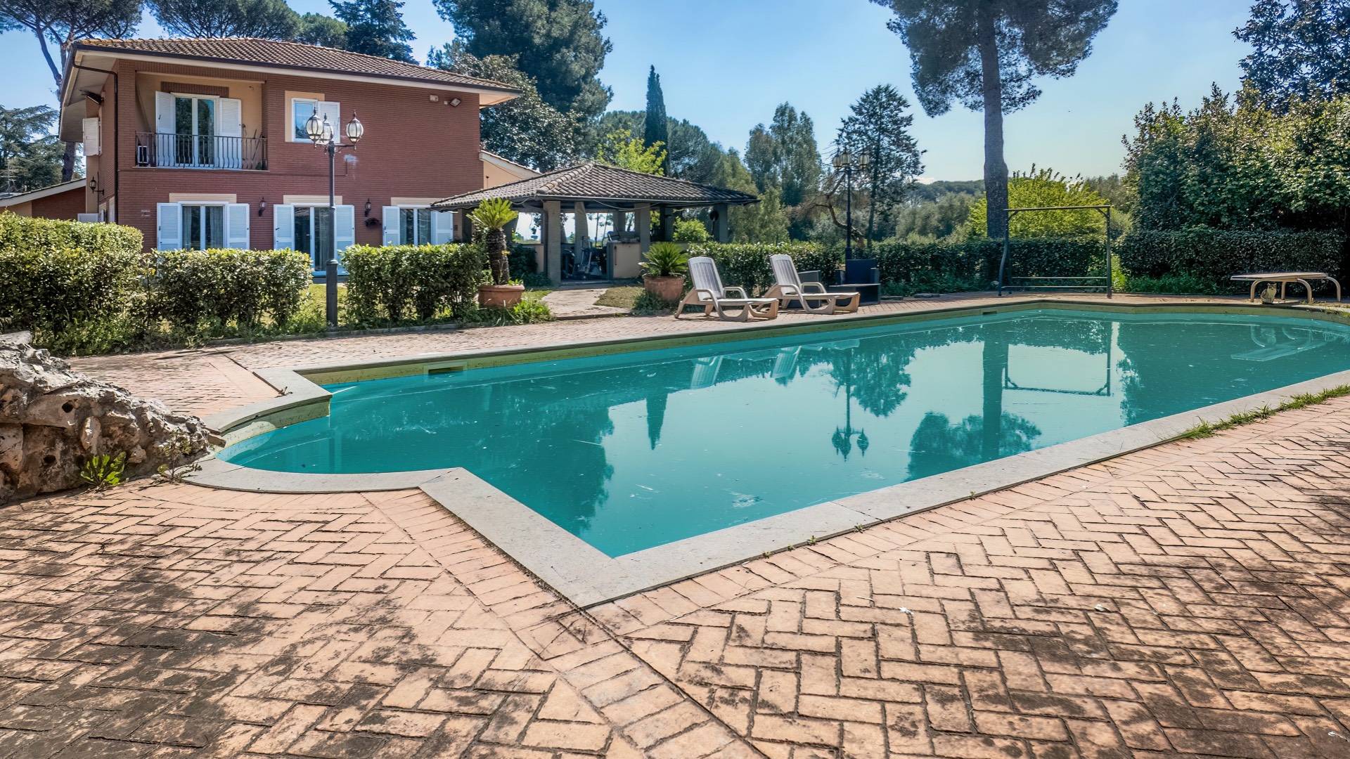 Roma, Roma, 00100, IT, 4 Bedrooms Bedrooms, ,4 BathroomsBathrooms,Residential,For Sale,1932410