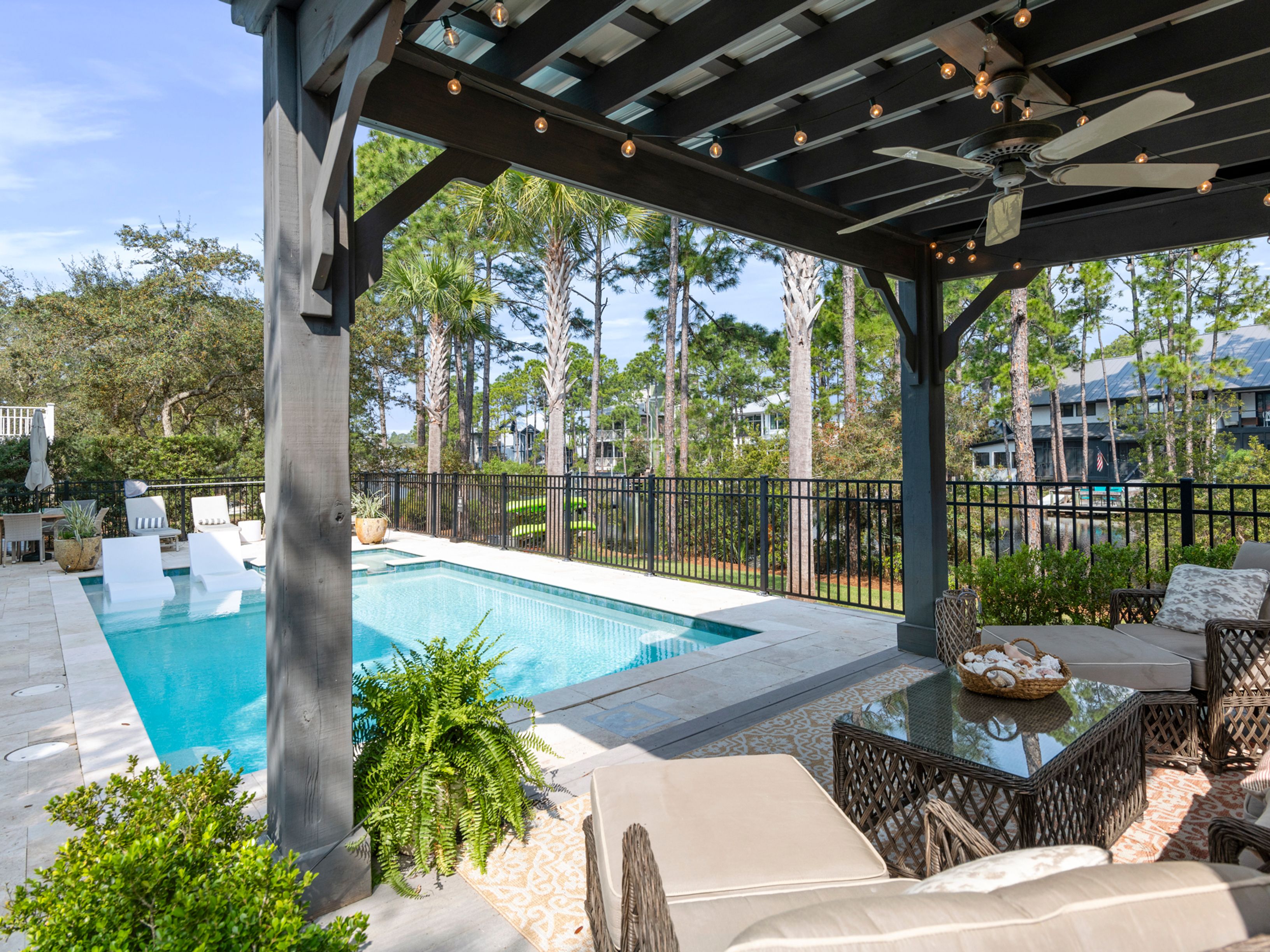  Lakefront Beach Retreat With Pool, Dock And Elevator - 物件實景