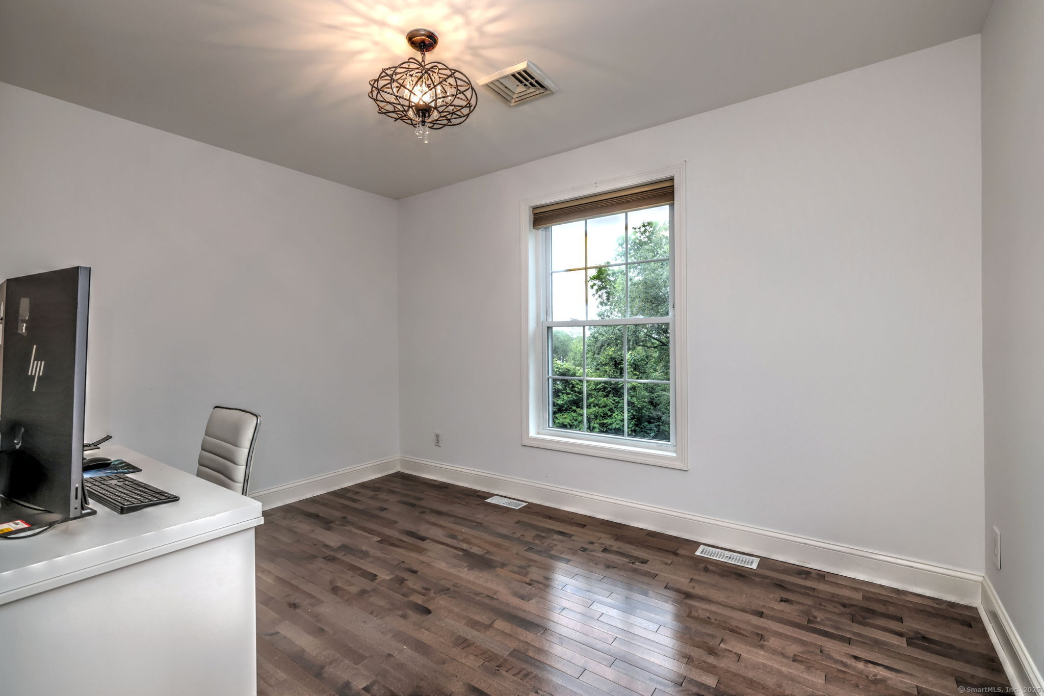 Newtown, Connecticut, 06470, United States, 5 Bedrooms Bedrooms, ,5 BathroomsBathrooms,Residential,For Sale,1907241