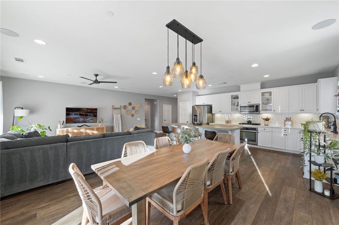 Murrieta, California, 92563, United States, 3 Bedrooms Bedrooms, ,2 BathroomsBathrooms,Residential,For Sale,1987315