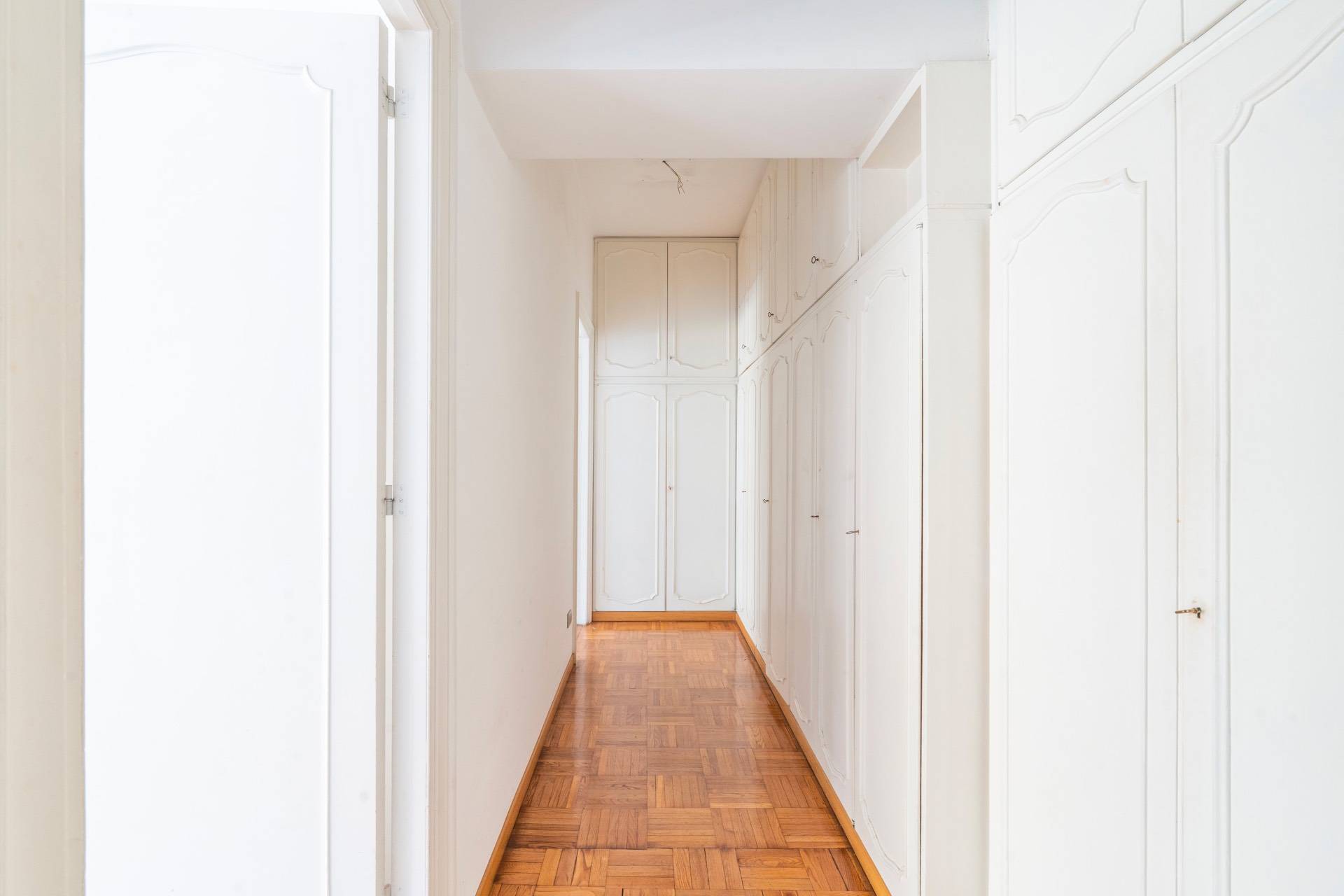 Roma, Roma, 00100, IT, 4 Bedrooms Bedrooms, ,2 BathroomsBathrooms,Residential,For Sale,1836935