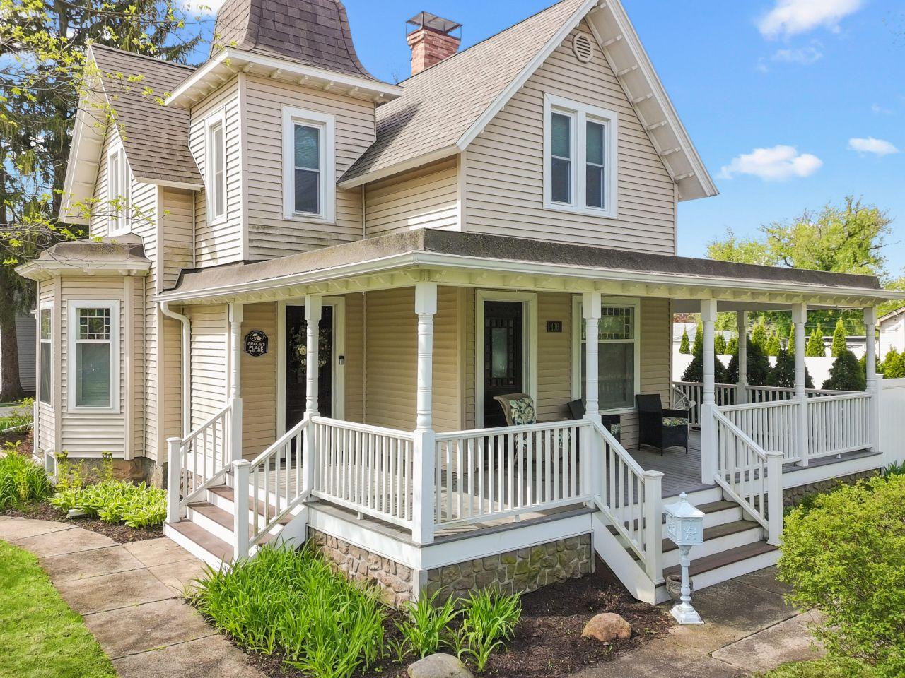 Lake Geneva, Wisconsin, 53147, United States, 4 Bedrooms Bedrooms, ,2 BathroomsBathrooms,Residential,For Sale,1849872