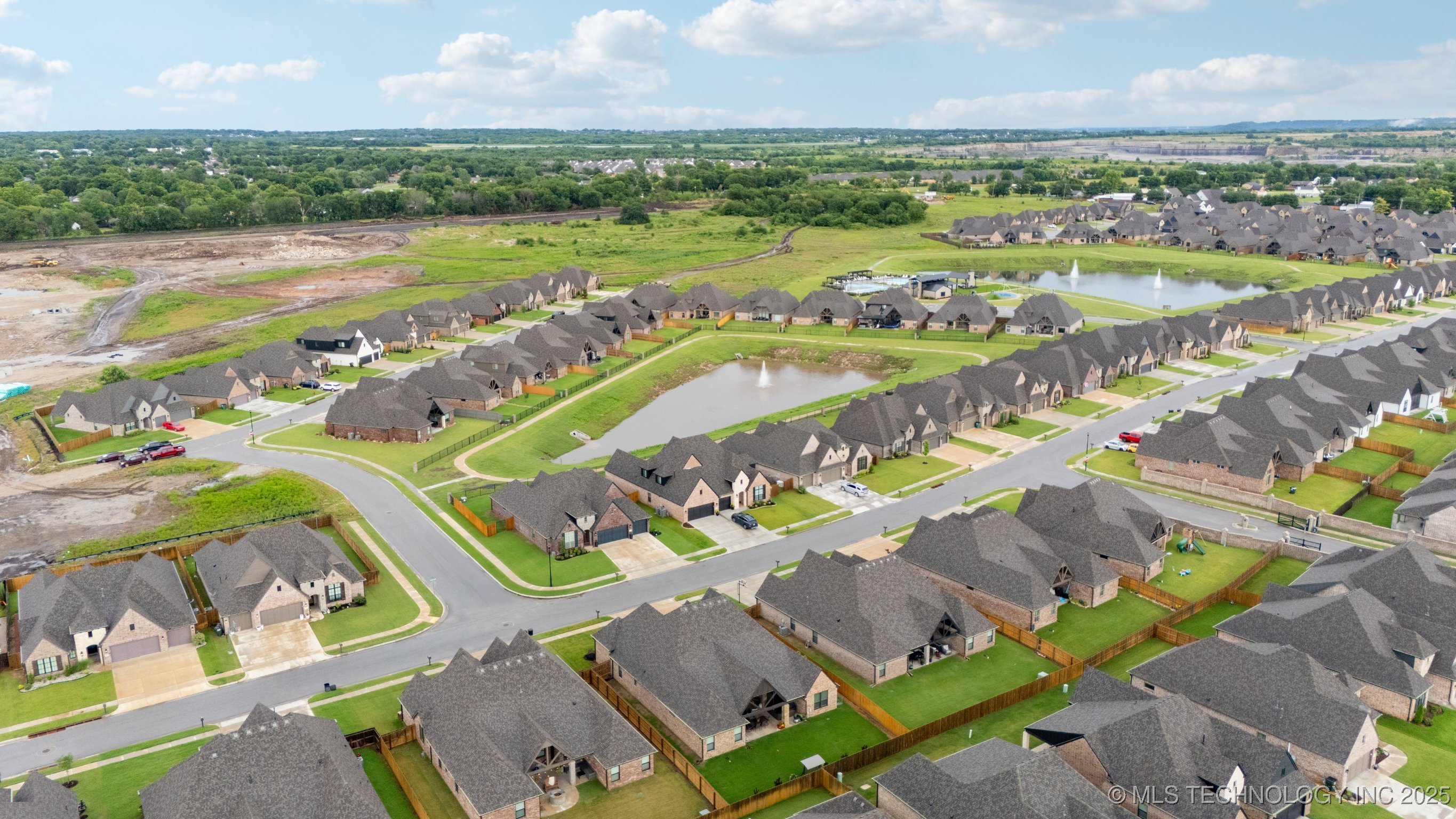 Owasso, Oklahoma, 74055, United States, 3 Bedrooms Bedrooms, ,3 BathroomsBathrooms,Residential,For Sale,1867653