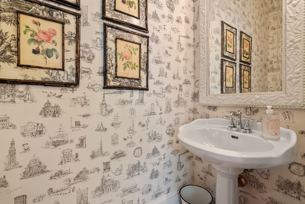 Hopkinton, Massachusetts, 01748, United States, 4 Bedrooms Bedrooms, ,5 BathroomsBathrooms,Residential,For Sale,1982386