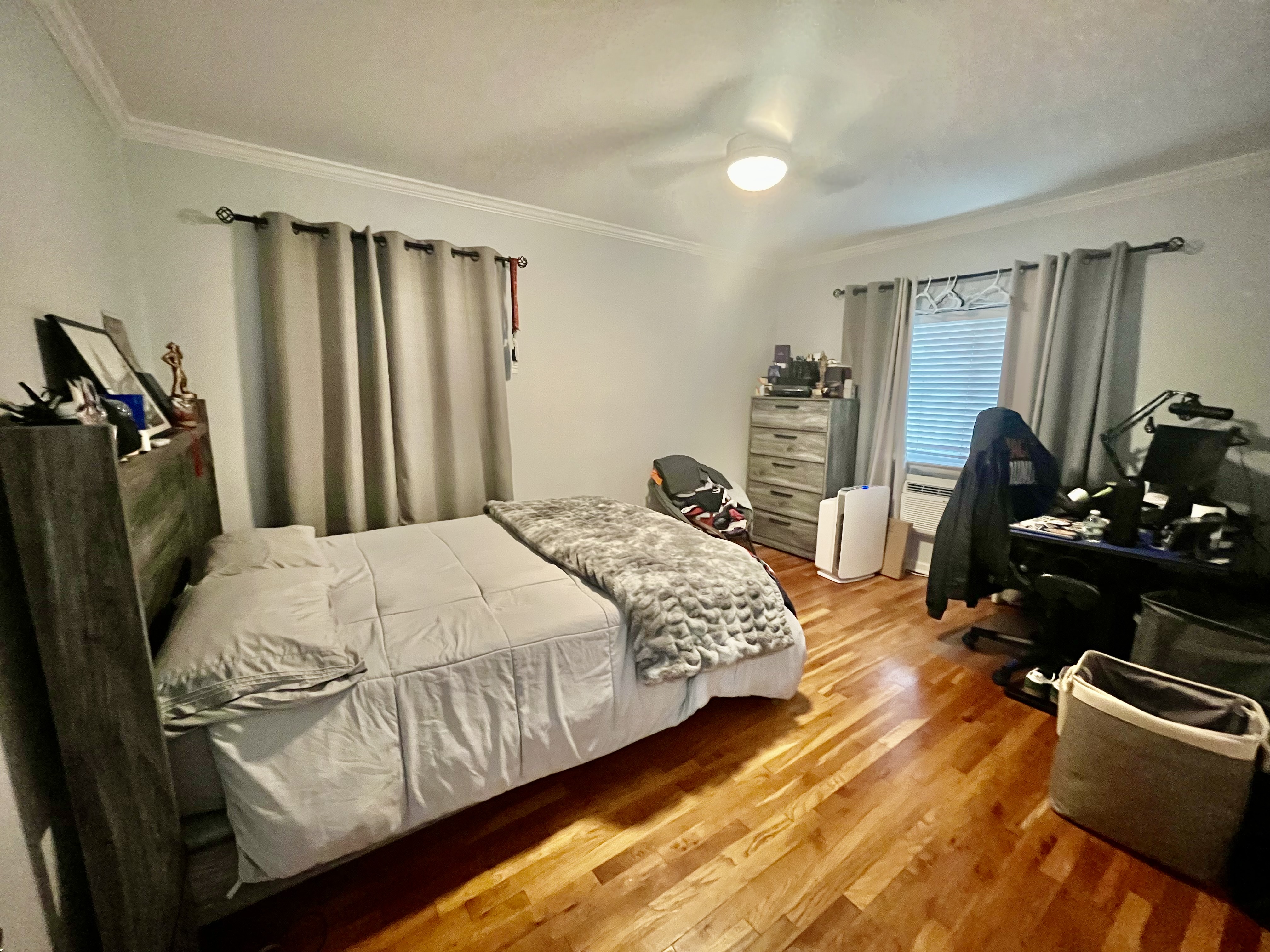 Bronx, New York, 10469, United States, 4 Bedrooms Bedrooms, ,2 BathroomsBathrooms,Residential,For Sale,1927871
