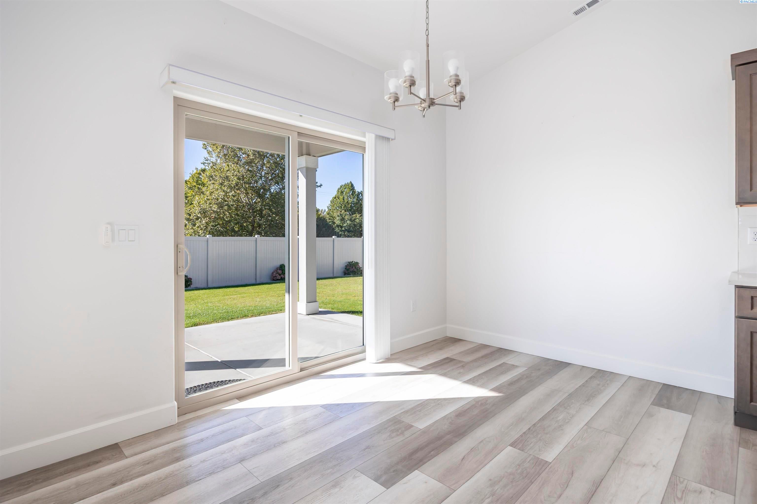 Pasco, Washington, 99301, United States, 4 Bedrooms Bedrooms, ,2 BathroomsBathrooms,Residential,For Sale,1978542