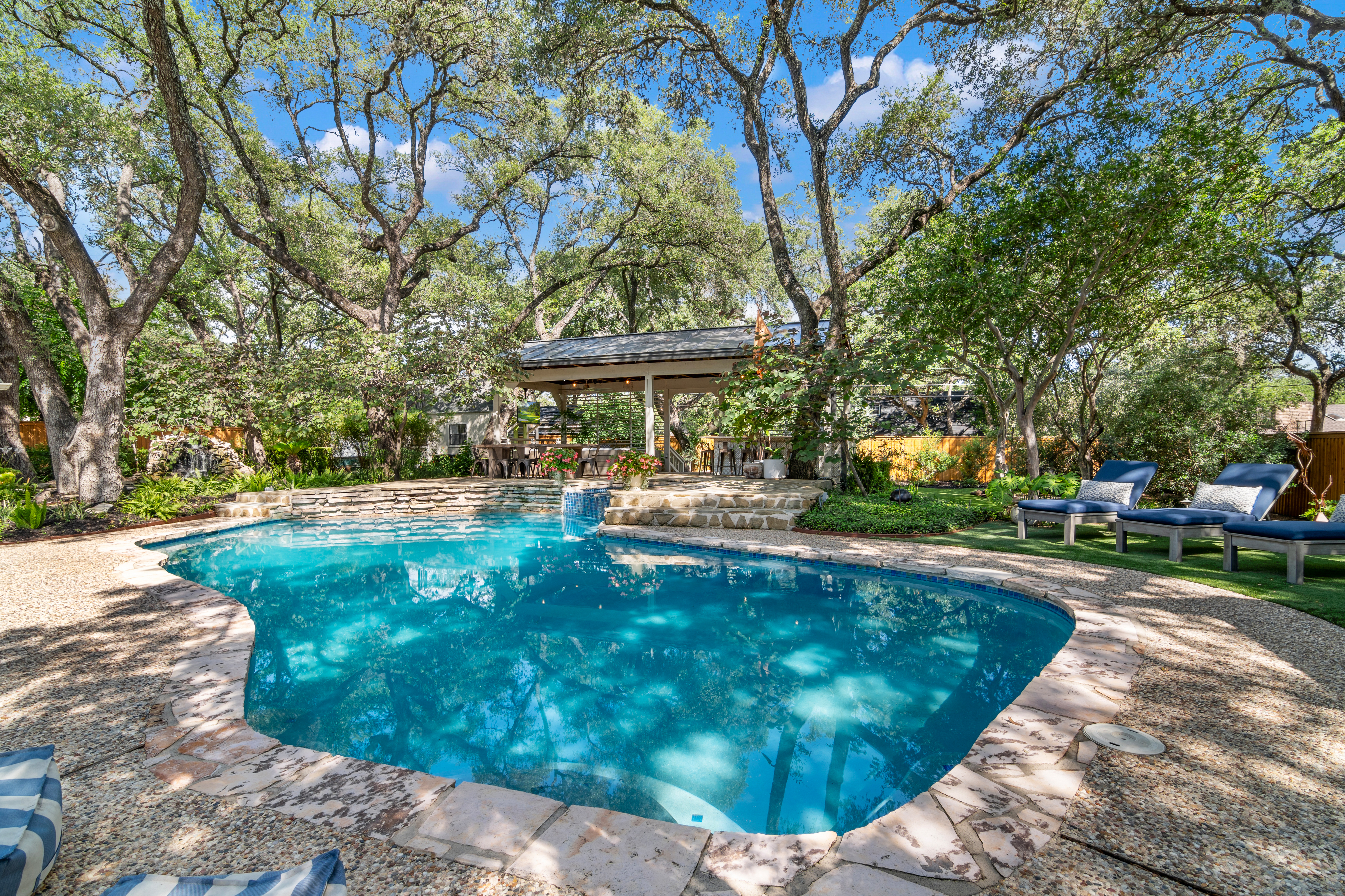  Private Oak-Shaded Estate in Castle Hills - 物件實景