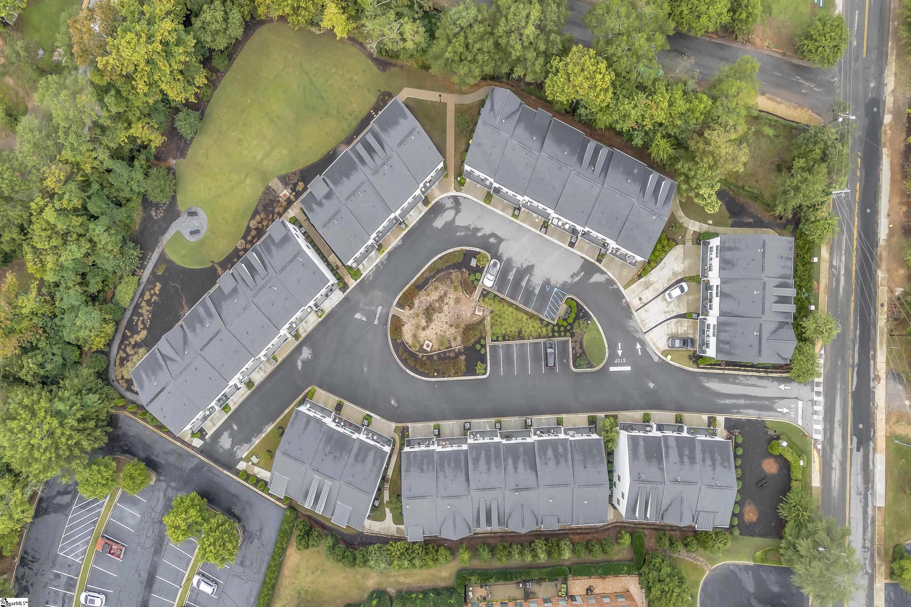 Greenville, South Carolina, 29605, United States, 3 Bedrooms Bedrooms, ,4 BathroomsBathrooms,Residential,For Sale,1958352