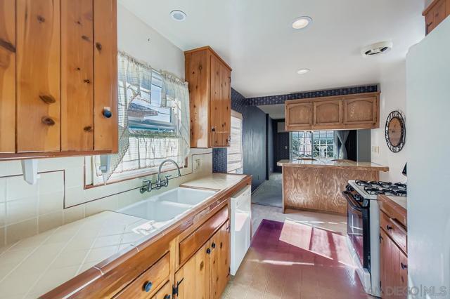 San Diego, California, 92120, United States, 3 Bedrooms Bedrooms, ,2 BathroomsBathrooms,Residential,For Sale,2009094