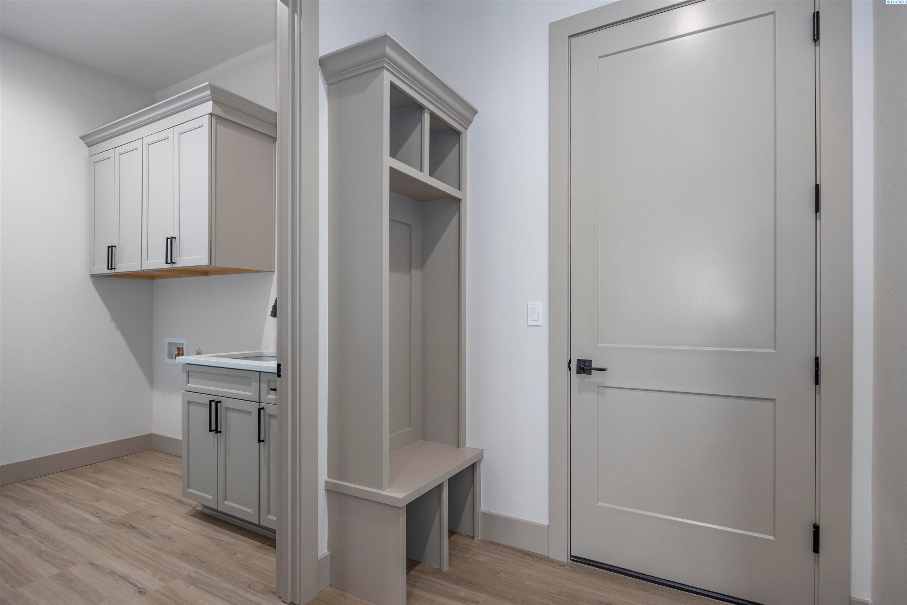 Kennewick, Washington, 99338, United States, 4 Bedrooms Bedrooms, ,3 BathroomsBathrooms,Residential,For Sale,2002511