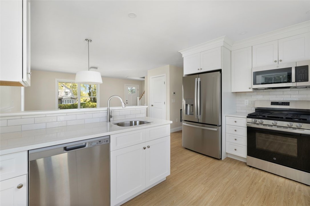 Warwick, Rhode Island, 02889, United States, 4 Bedrooms Bedrooms, ,4 BathroomsBathrooms,Residential,For Sale,2003475