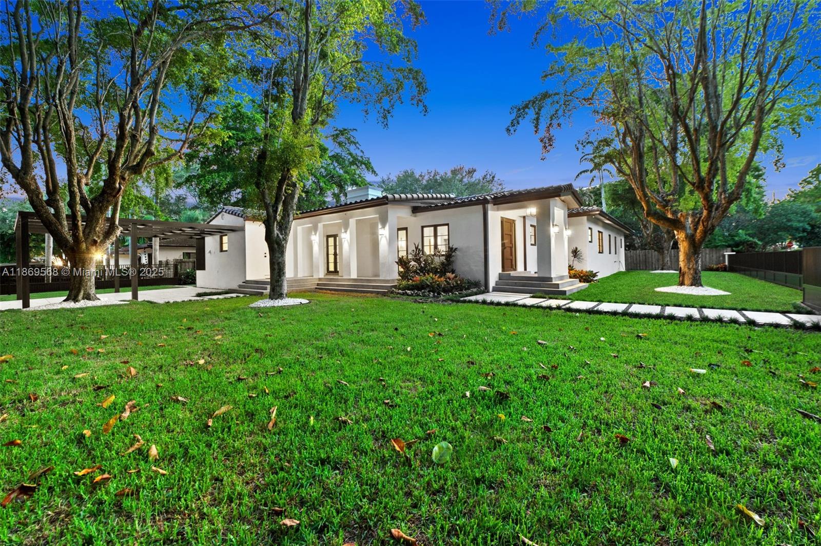 Miami, Florida, 33143, United States, 4 Bedrooms Bedrooms, ,4 BathroomsBathrooms,Residential,For Sale,1933110