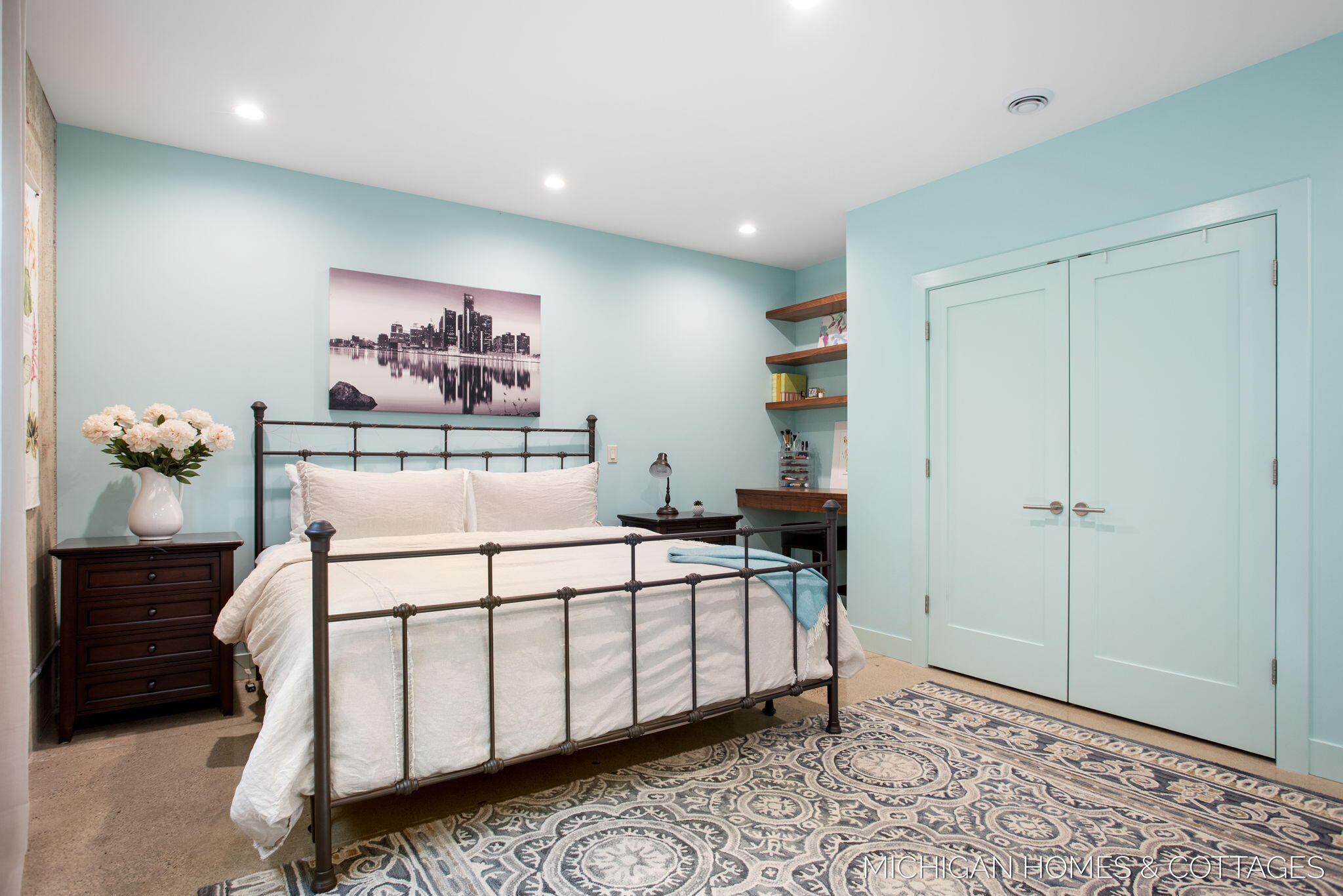 Saugatuck, Michigan, 49453, United States, 5 Bedrooms Bedrooms, ,4 BathroomsBathrooms,Residential,For Sale,1940964