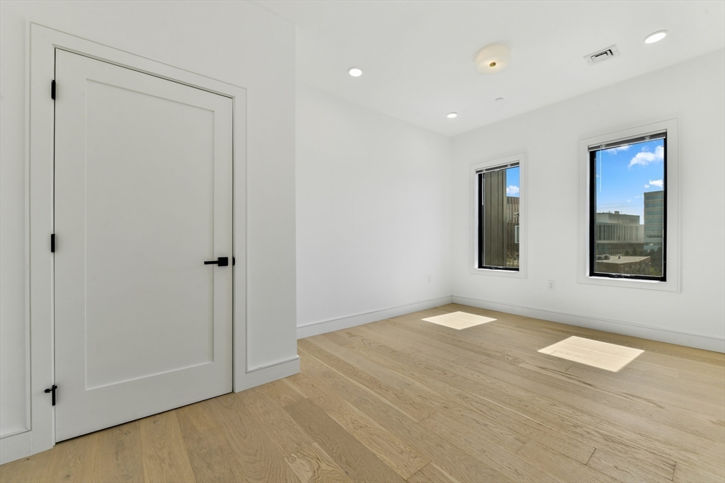 Boston, Massachusetts, 02135, United States, 2 Bedrooms Bedrooms, ,2 BathroomsBathrooms,Residential,For Sale,1873644