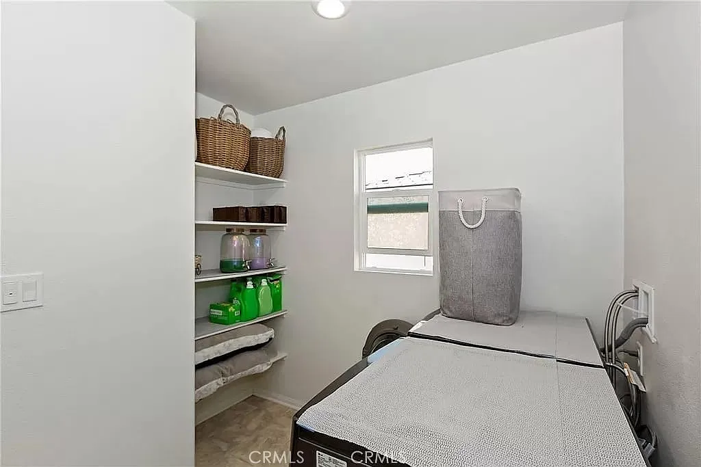 Victorville, California, 92392, United States, 5 Bedrooms Bedrooms, ,4 BathroomsBathrooms,Residential,For Sale,1984455