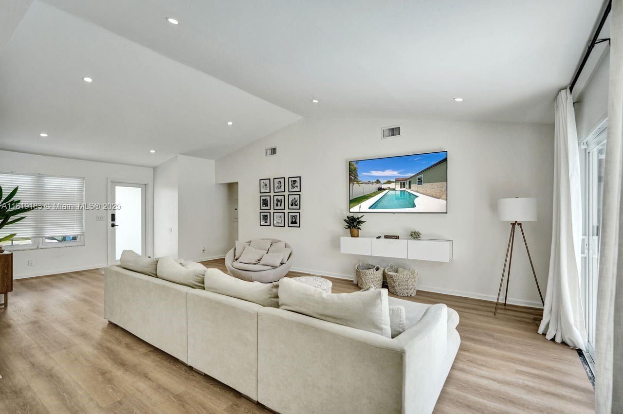Boca Raton, Florida, 33496, United States, 3 Bedrooms Bedrooms, ,2 BathroomsBathrooms,Residential,For Sale,1850264