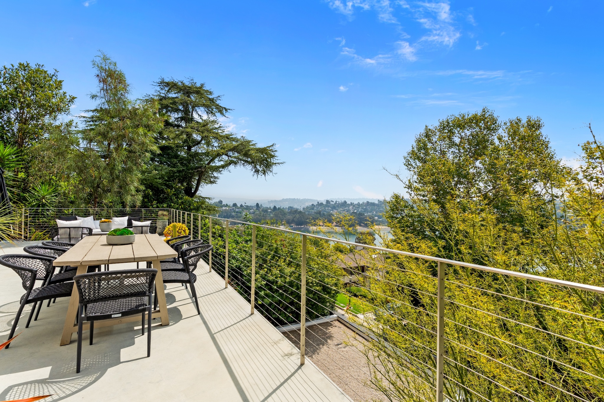  2129 Redcliff St - 物件實景