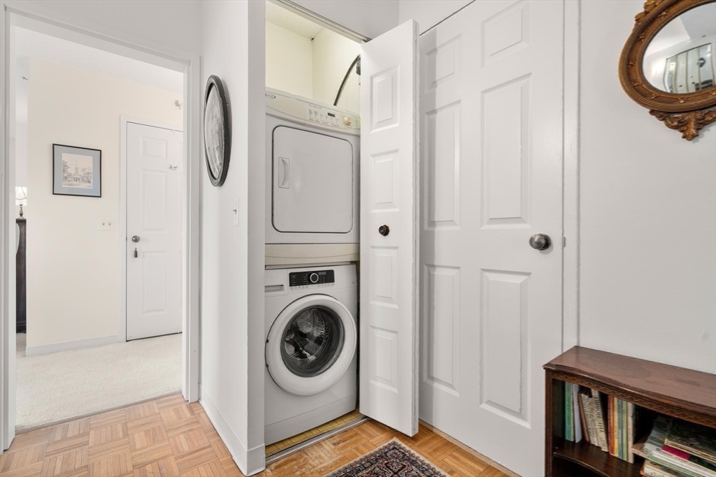 Newton, Massachusetts, 02467, United States, 2 Bedrooms Bedrooms, ,2 BathroomsBathrooms,Residential,For Sale,1987571