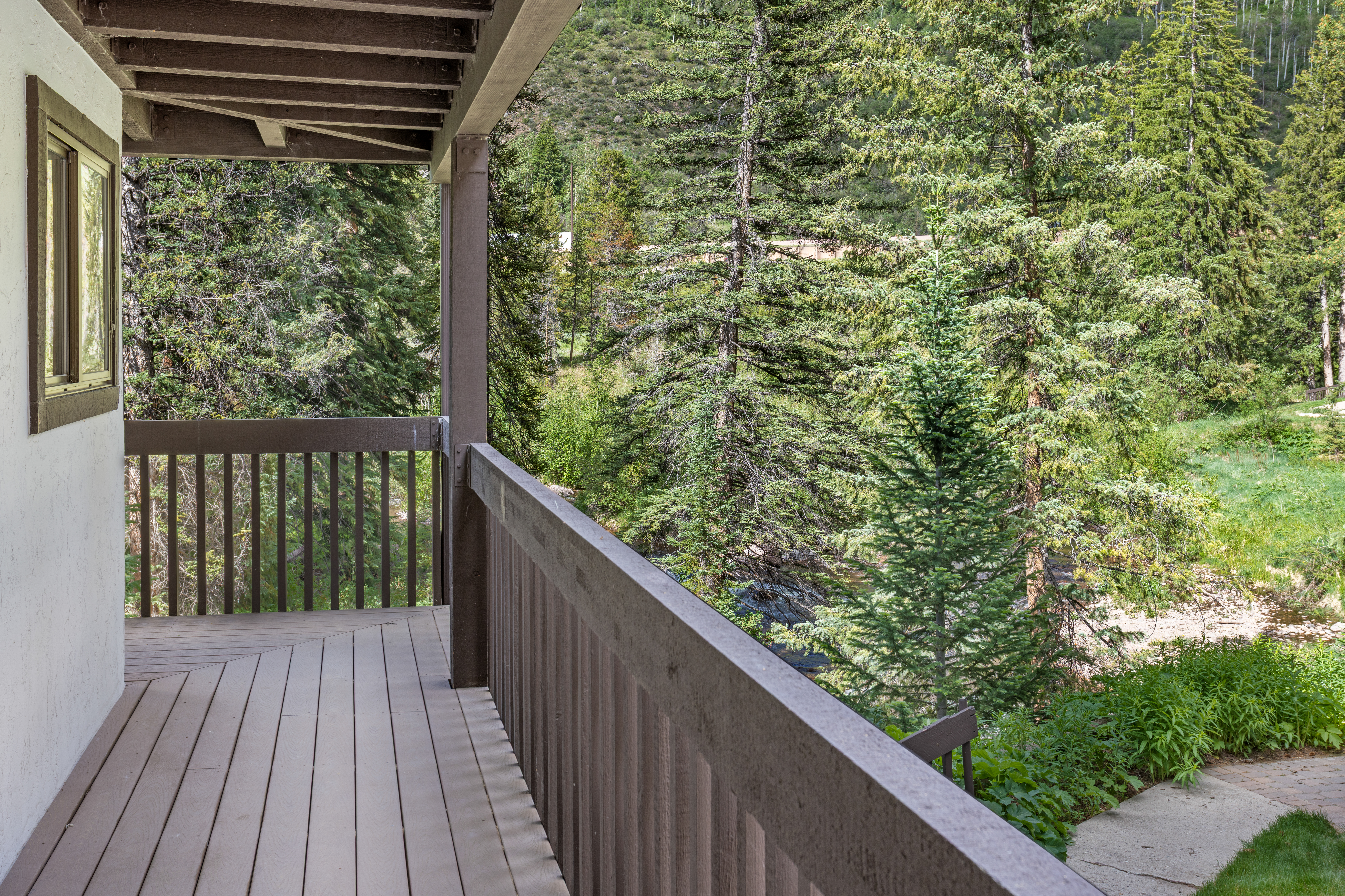  Located a Sweeping Bend of Gore Creek with Resort-Style Amenities - 物件實景