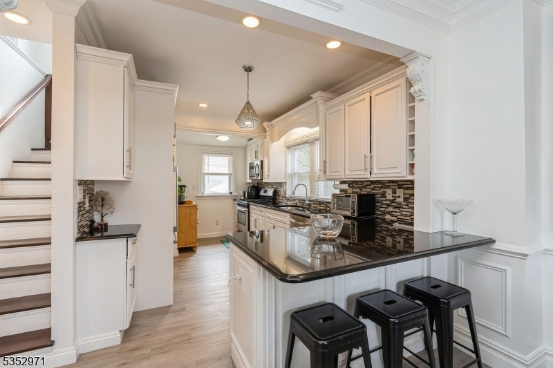 Ridgefield Boro, New Jersey, 07657, United States, 3 Bedrooms Bedrooms, ,2 BathroomsBathrooms,Residential,For Sale,1907428