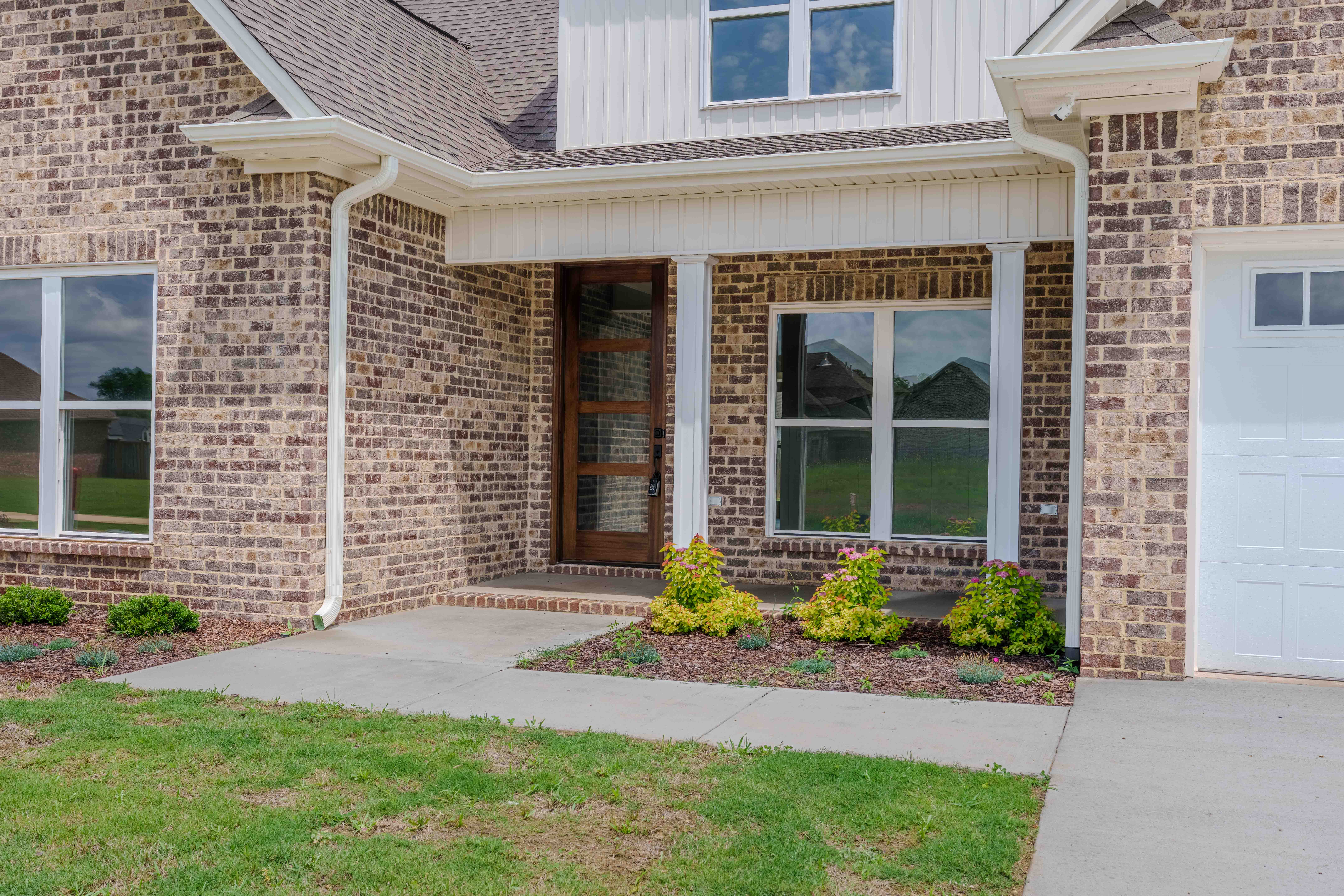 Muscle Shoals, Alabama, 35661, United States, 5 Bedrooms Bedrooms, ,3 BathroomsBathrooms,Residential,For Sale,1977314