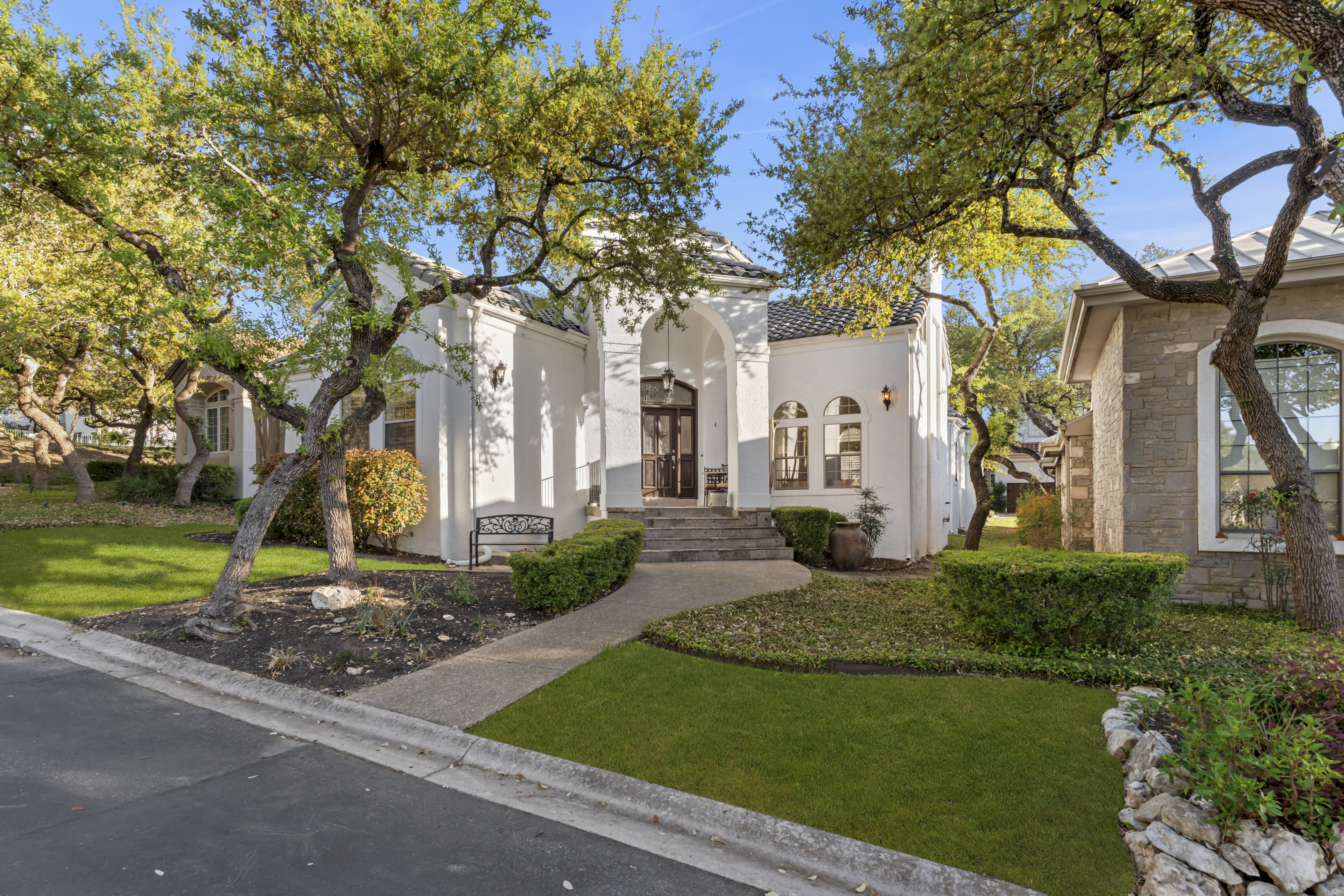  Updated Home with Captivating Interior Features - 物件實景