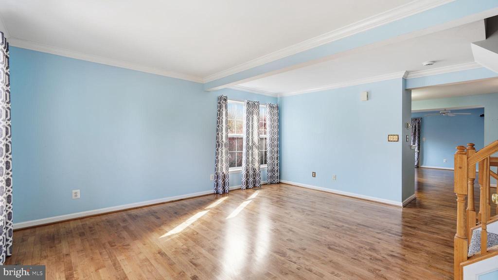 Gainesville, Virginia, 20155, United States, 3 Bedrooms Bedrooms, ,2 BathroomsBathrooms,Residential,For Sale,1989623