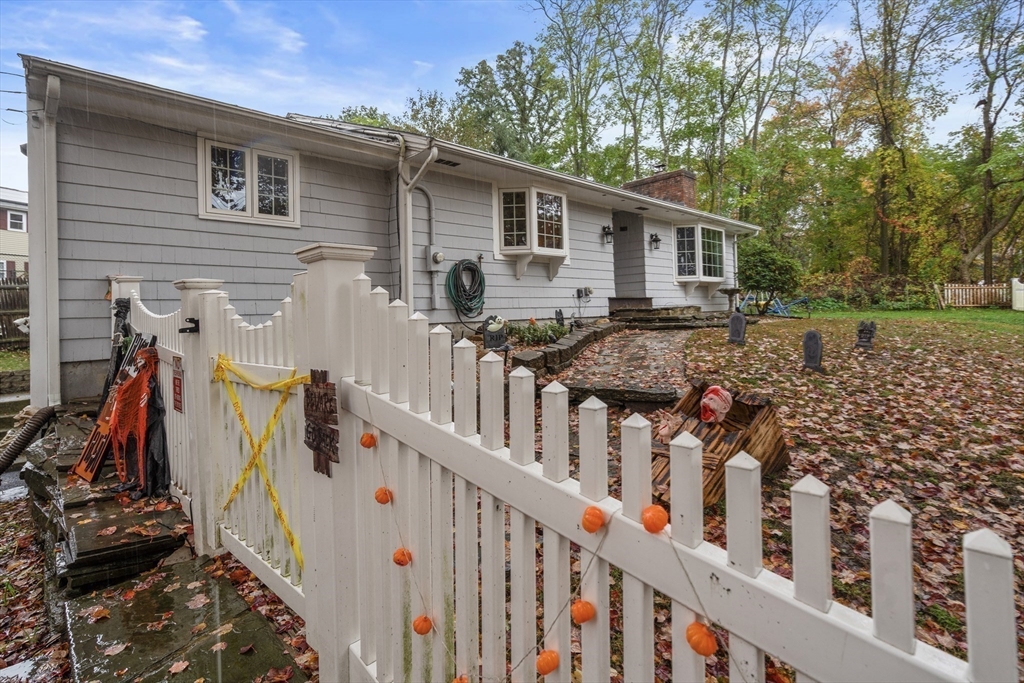 Marlborough, Massachusetts, 01752, United States, 3 Bedrooms Bedrooms, ,2 BathroomsBathrooms,Residential,For Sale,1968899