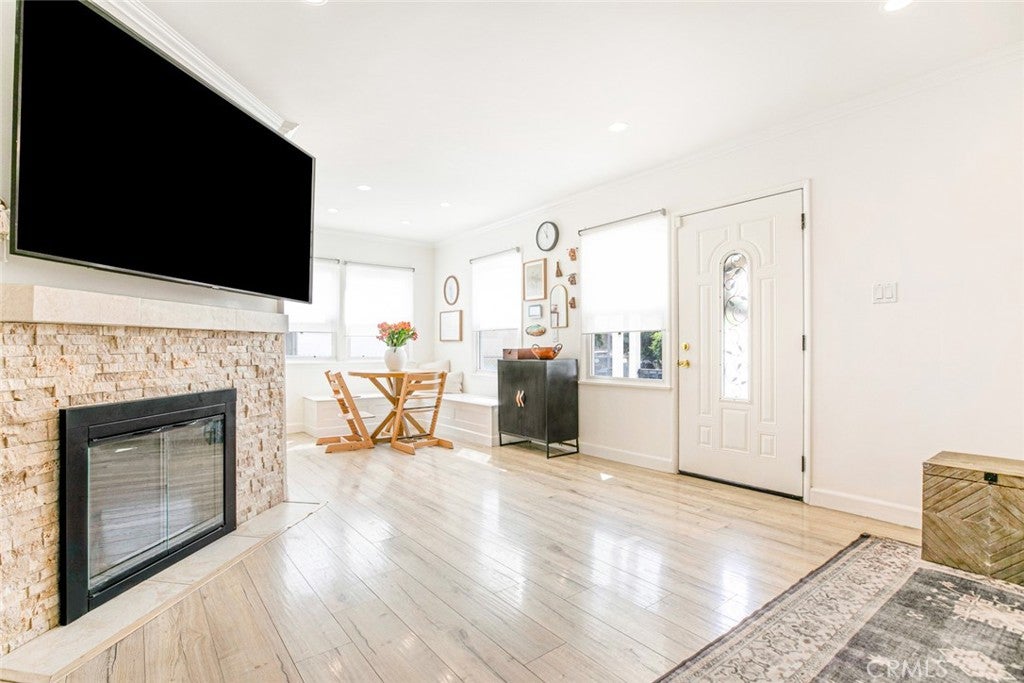 Van Nuys, California, 91402, United States, 3 Bedrooms Bedrooms, ,1 BathroomBathrooms,Residential,For Sale,1949812