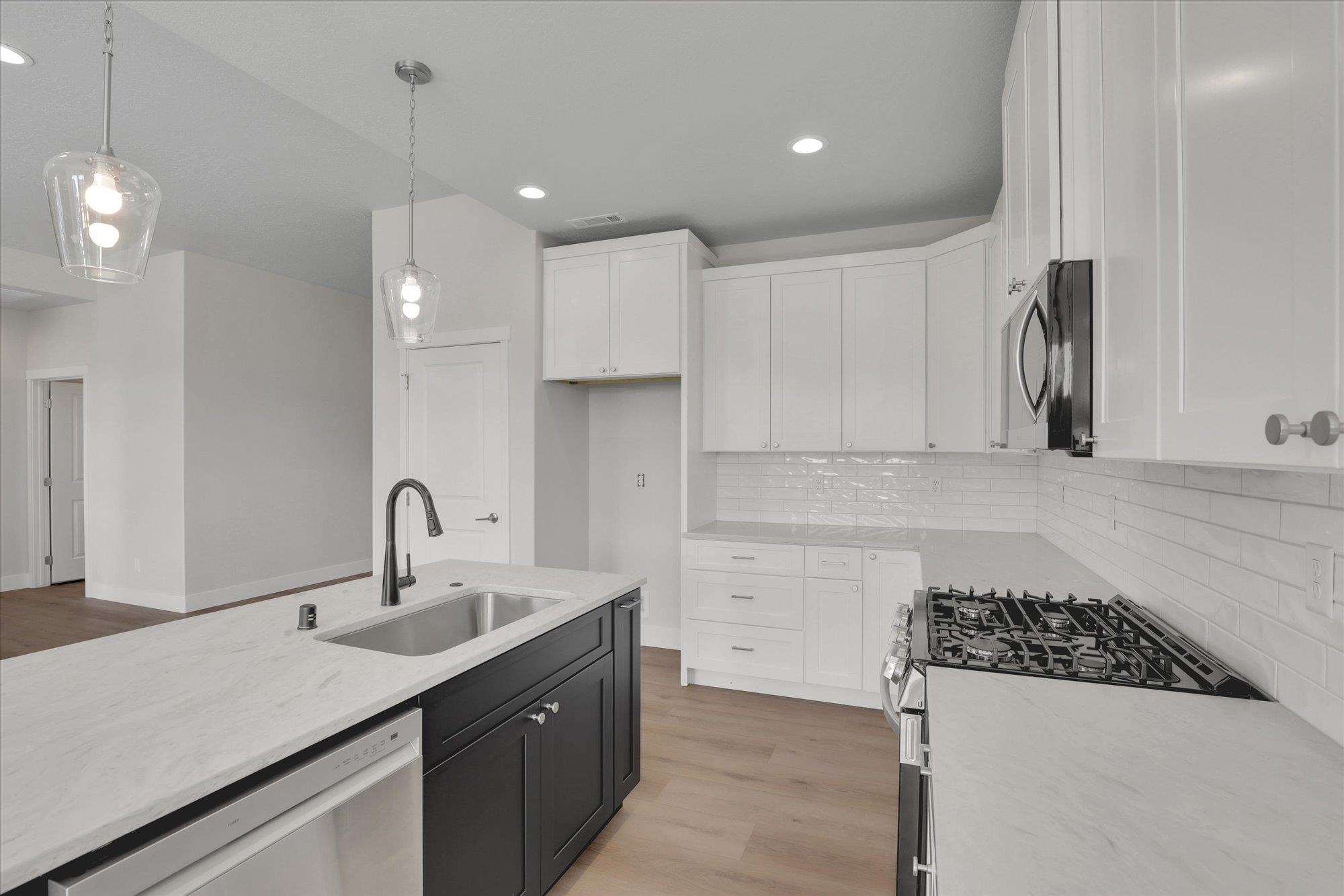 Deer Park, Washington, 99006, United States, 3 Bedrooms Bedrooms, ,2 BathroomsBathrooms,Residential,For Sale,1684310