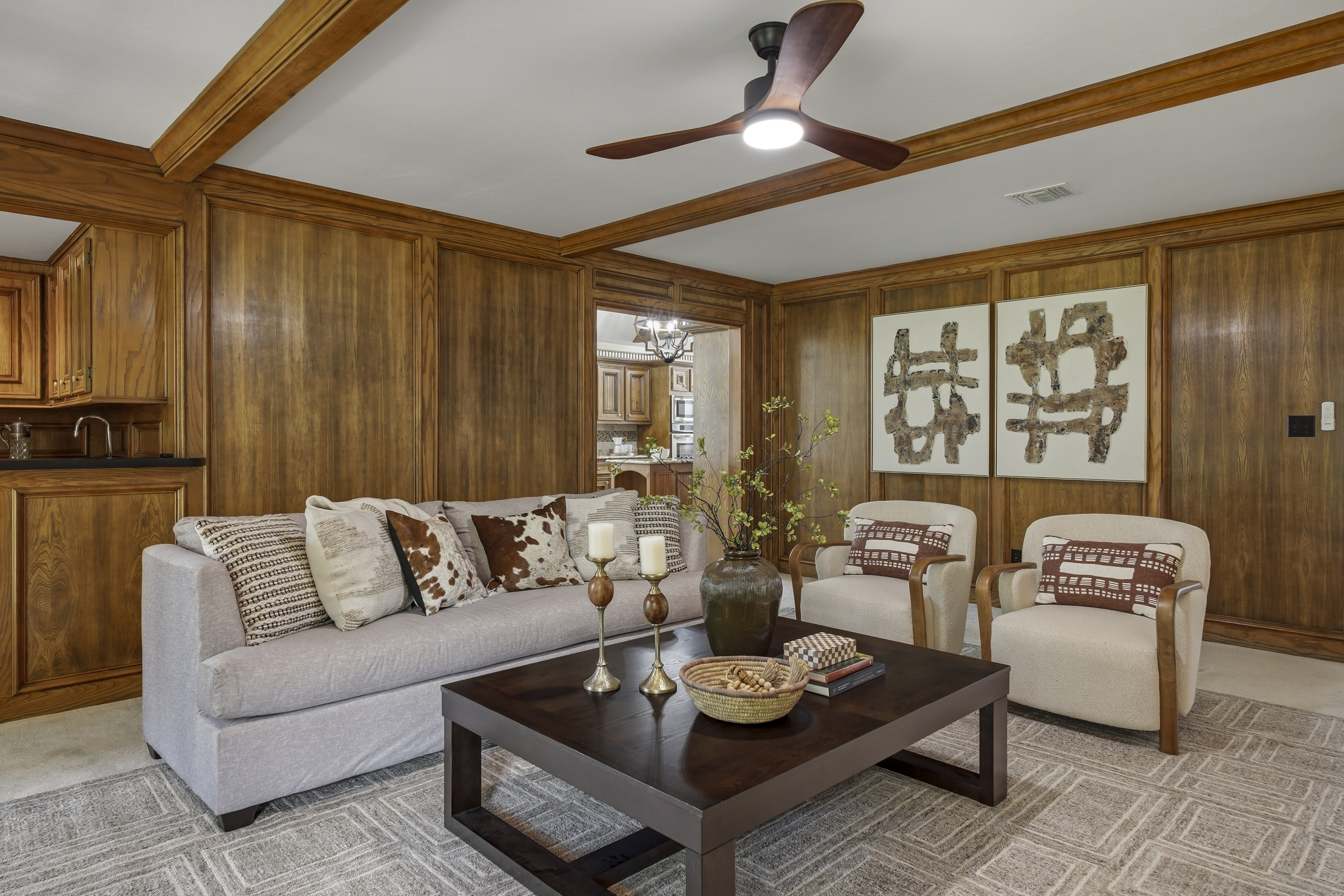  Custom Home with Private Backyard Oasis - 物件實景