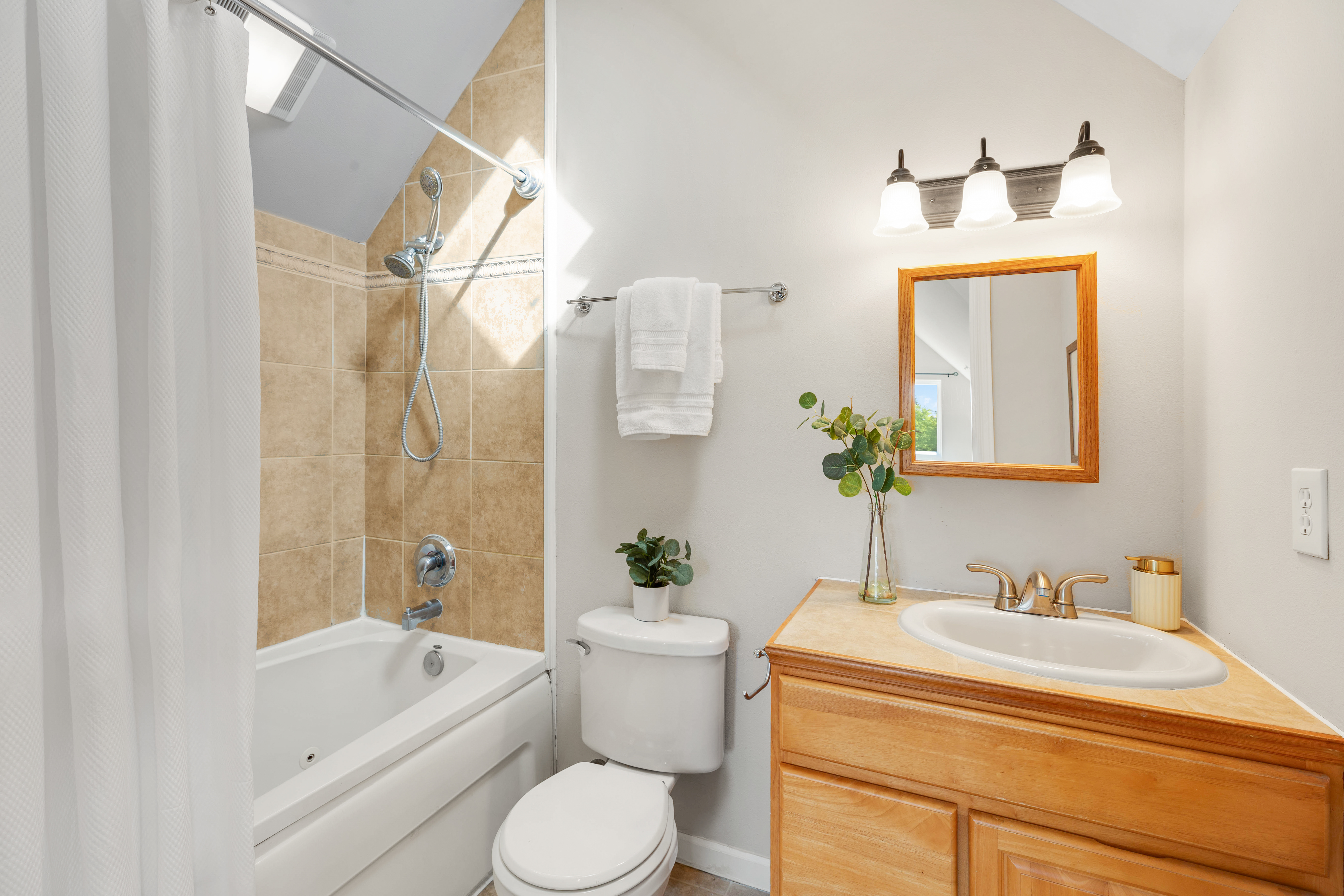  4411 Bagley Ave N Unit #C, Seattle, WA 98103 - 物件實景