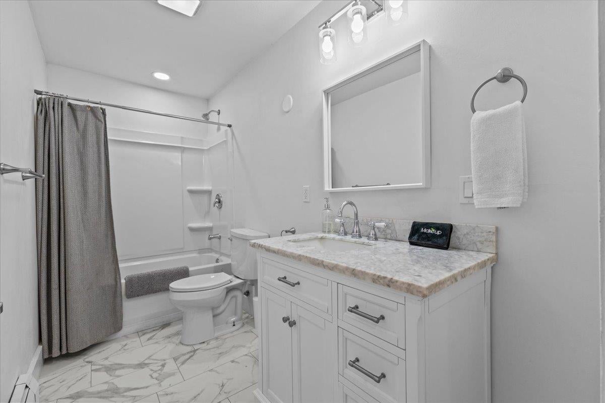 Stowe, Vermont, 05672, United States, 8 Bedrooms Bedrooms, ,5 BathroomsBathrooms,Residential,For Sale,1994933