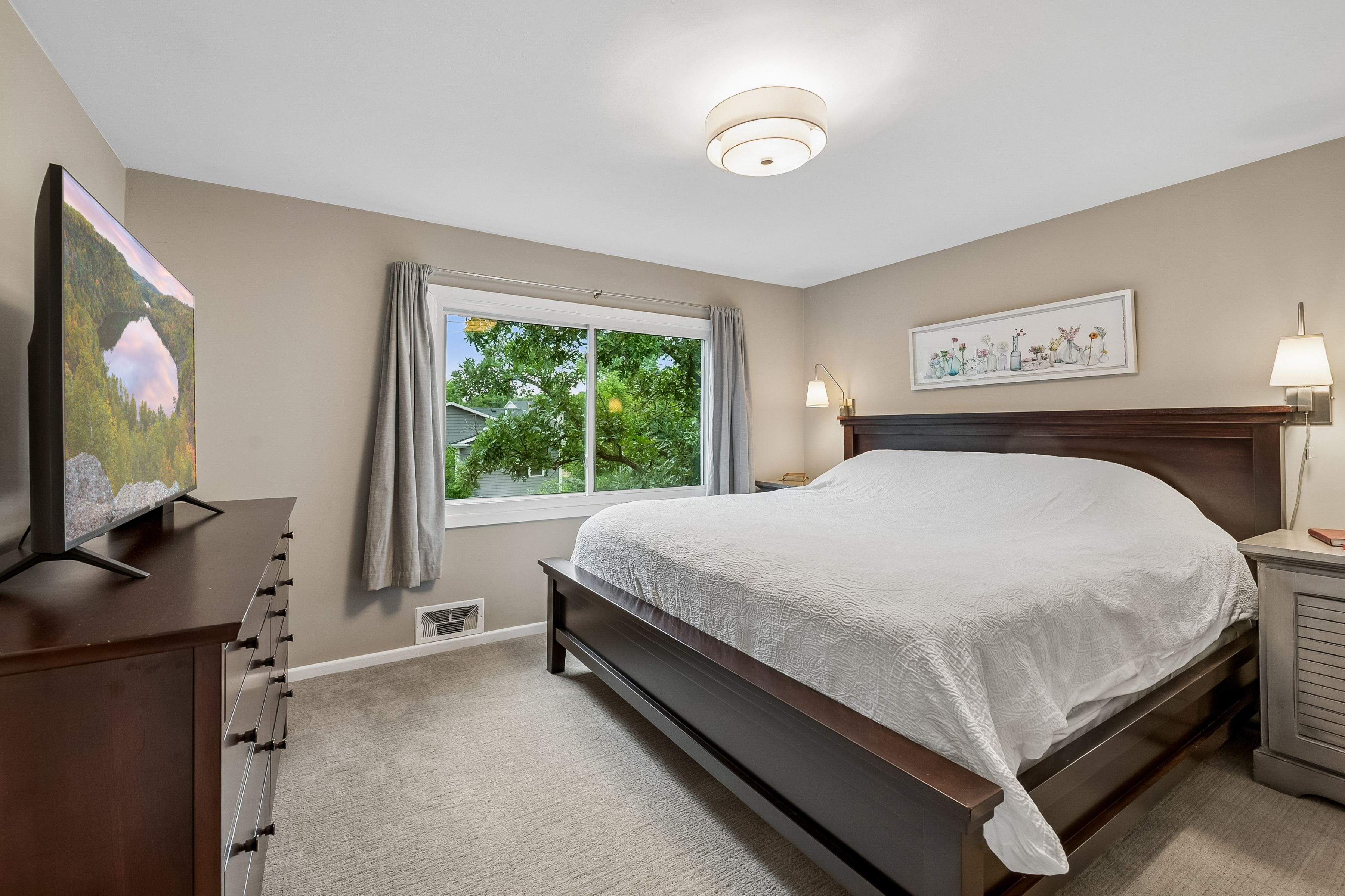  Beautifully Renovated in Coveted Chowen Park - 物件實景