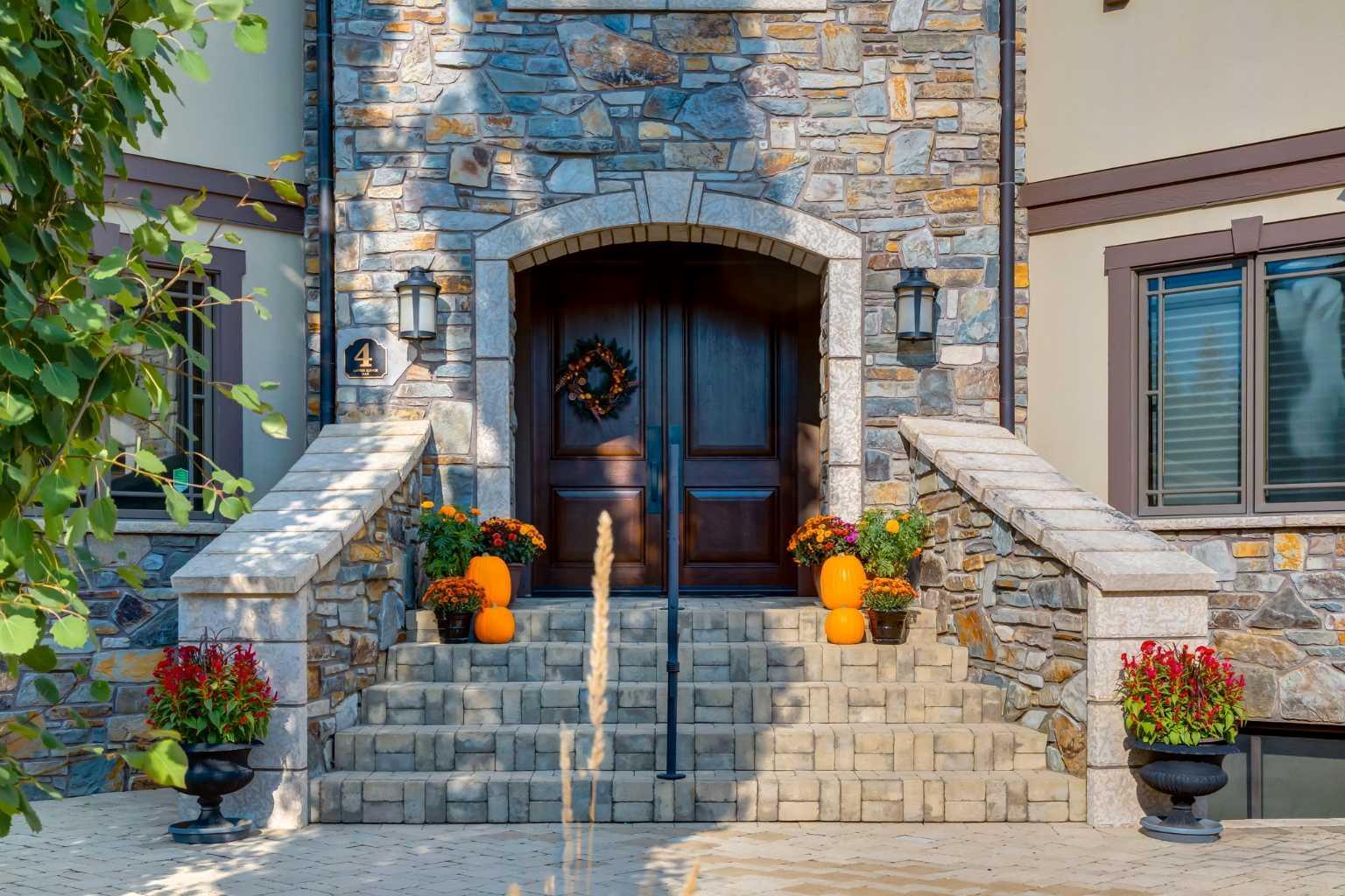 CALGARY, Alberta, T3H 5M3, CA, 5 Bedrooms Bedrooms, ,8 BathroomsBathrooms,Residential,For Sale,1988297