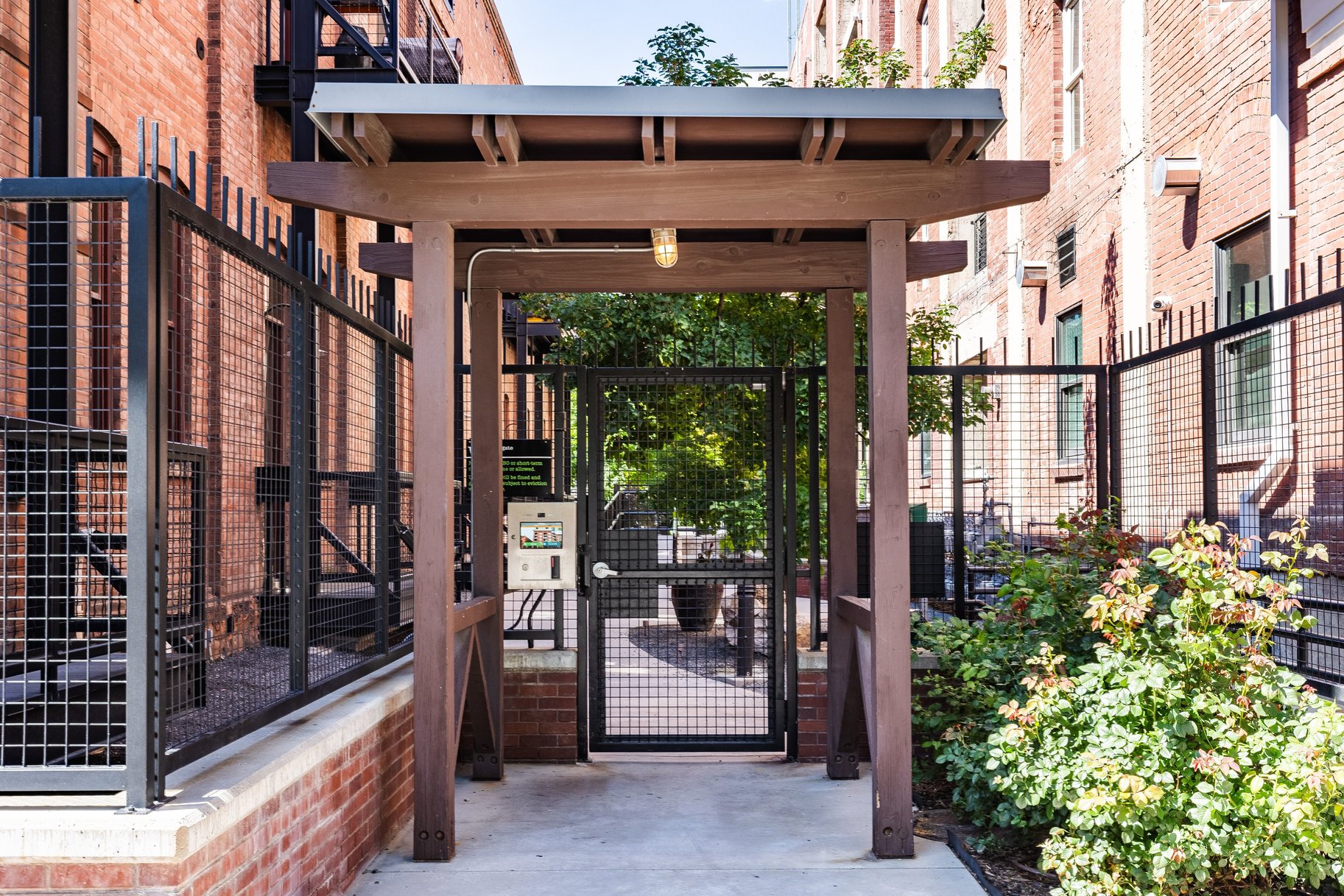  Downtown Historic Loft Meets Smart-Tech Modern Luxury - 物件實景