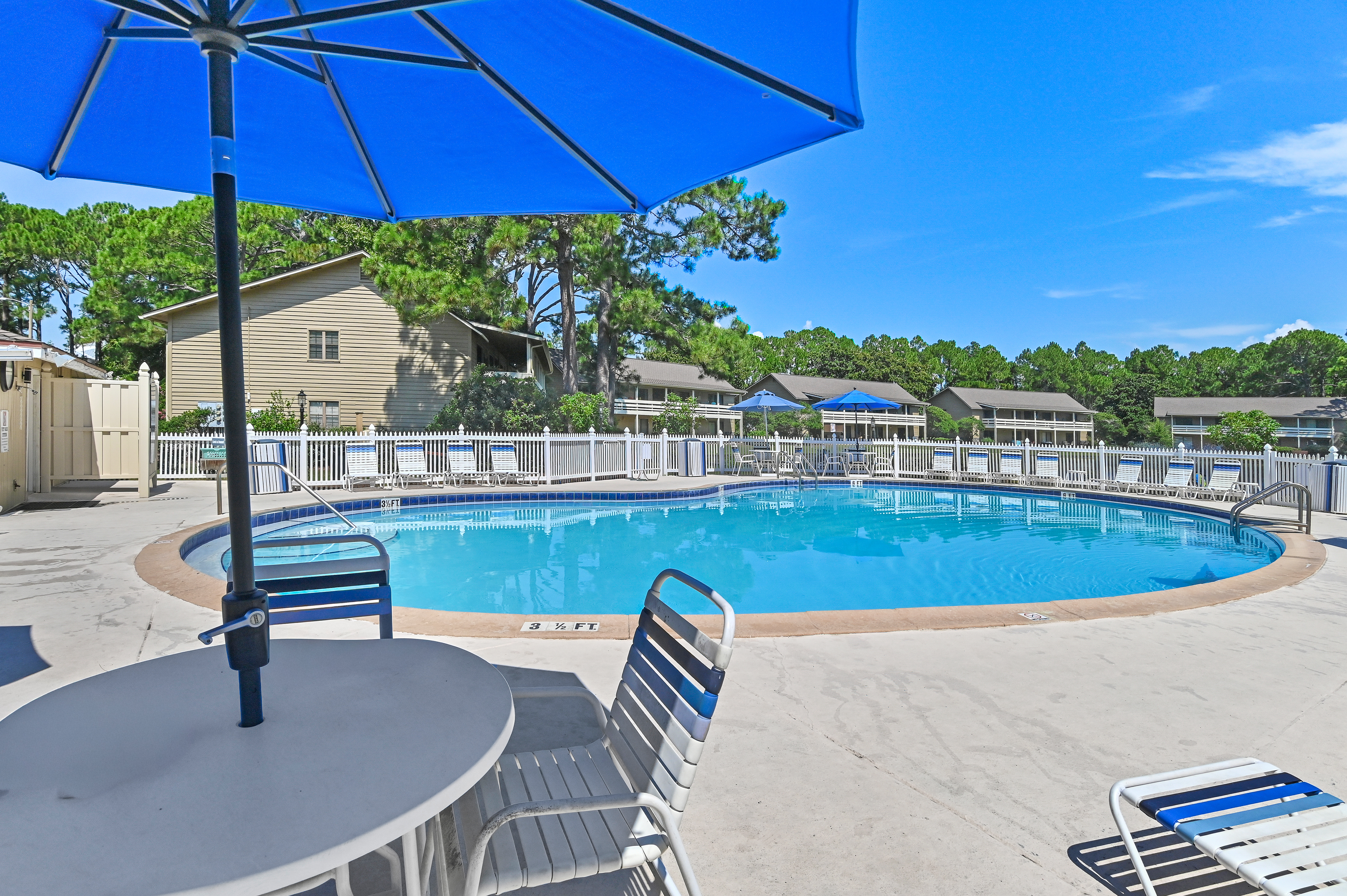  Private End-Unit Villa Offering Golf Views & Resort Living - 物件實景