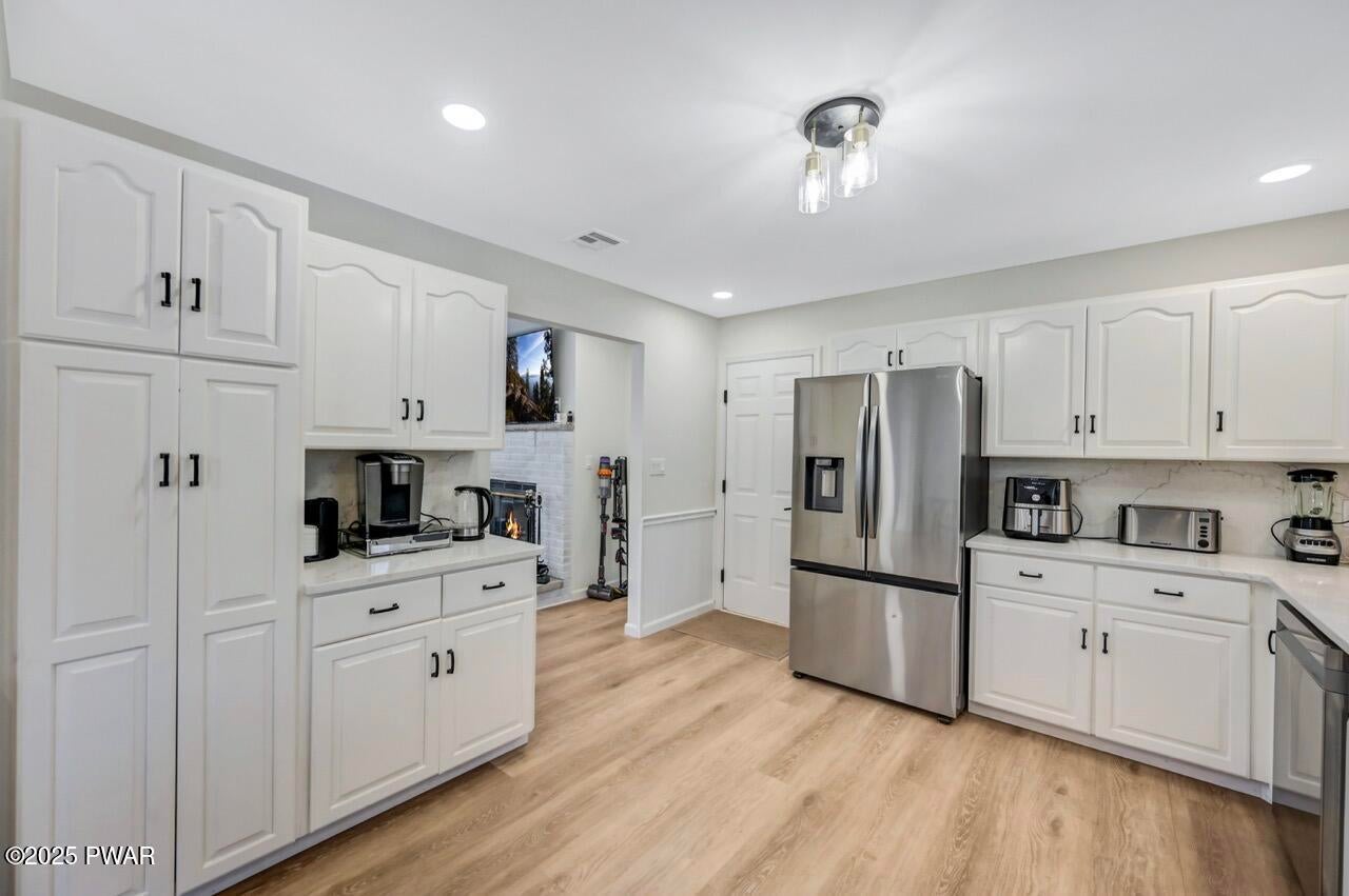 Lords Valley, Pennsylvania, 18428, United States, 6 Bedrooms Bedrooms, ,3 BathroomsBathrooms,Residential,For Sale,2001480