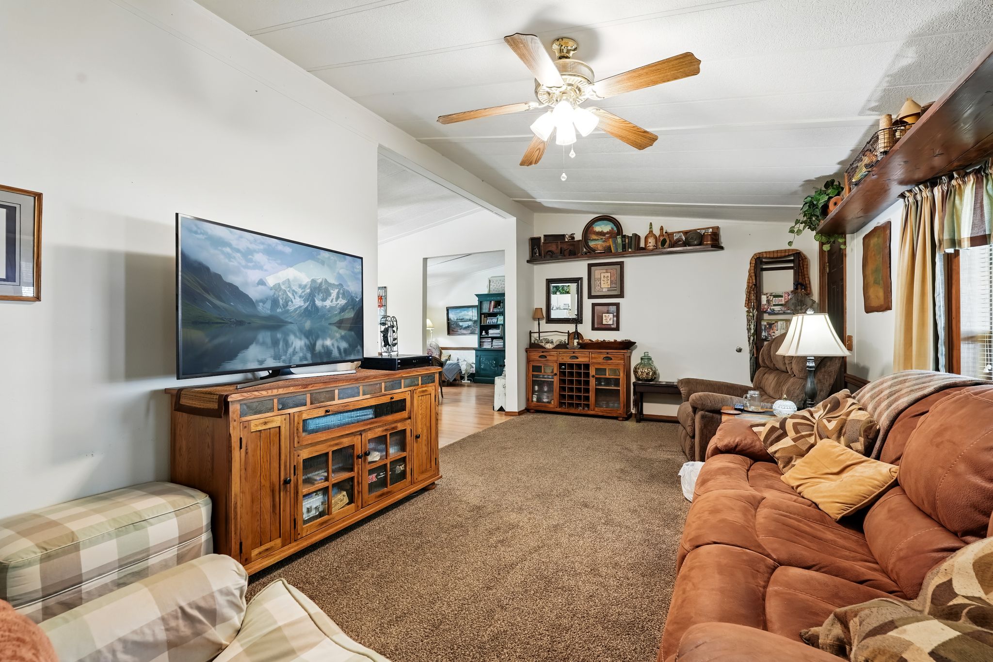 Sagle, Idaho, 83860, United States, 4 Bedrooms Bedrooms, ,2 BathroomsBathrooms,Residential,For Sale,1931932