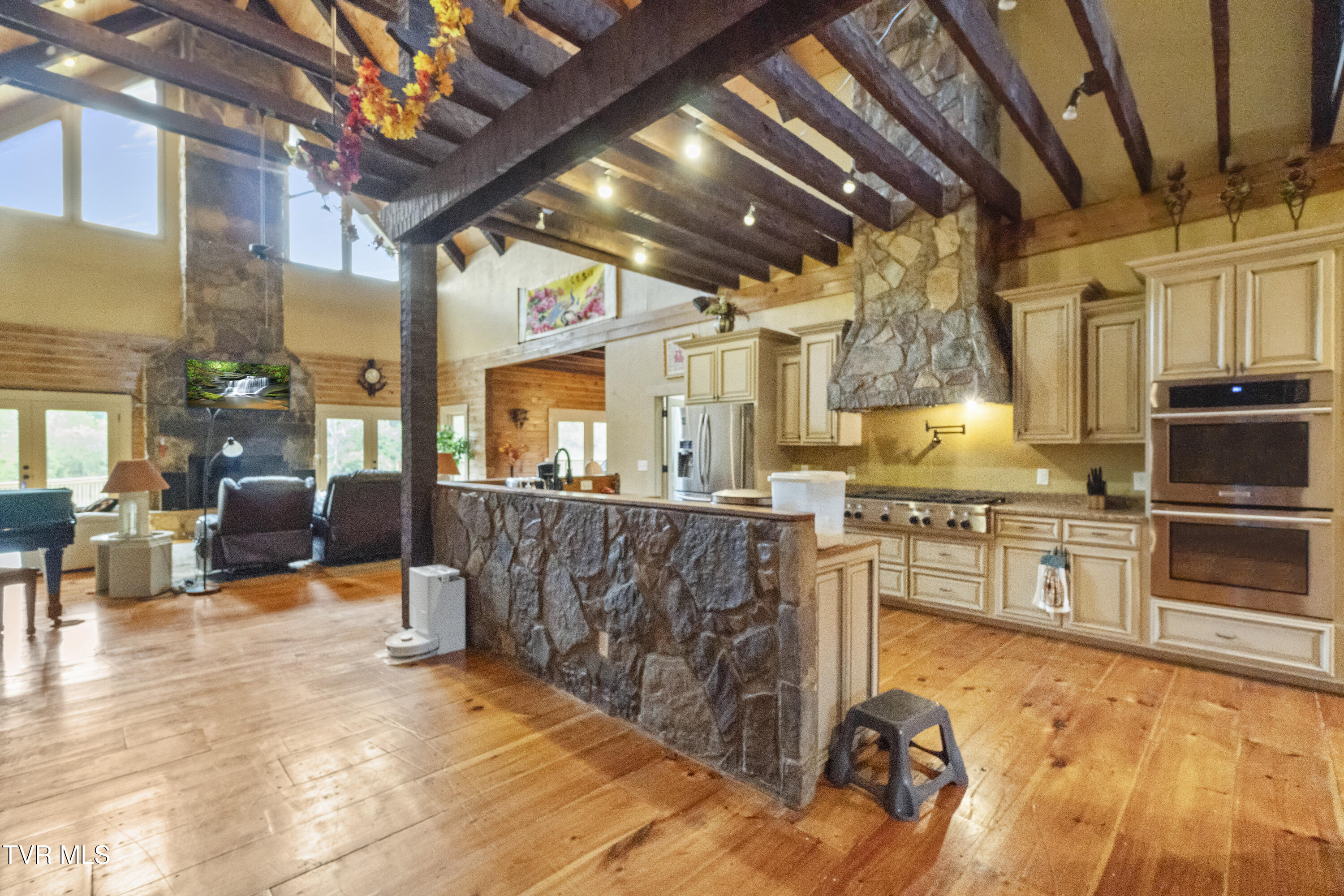 Greeneville, Tennessee, 37745, United States, 5 Bedrooms Bedrooms, ,4 BathroomsBathrooms,Residential,For Sale,1981962